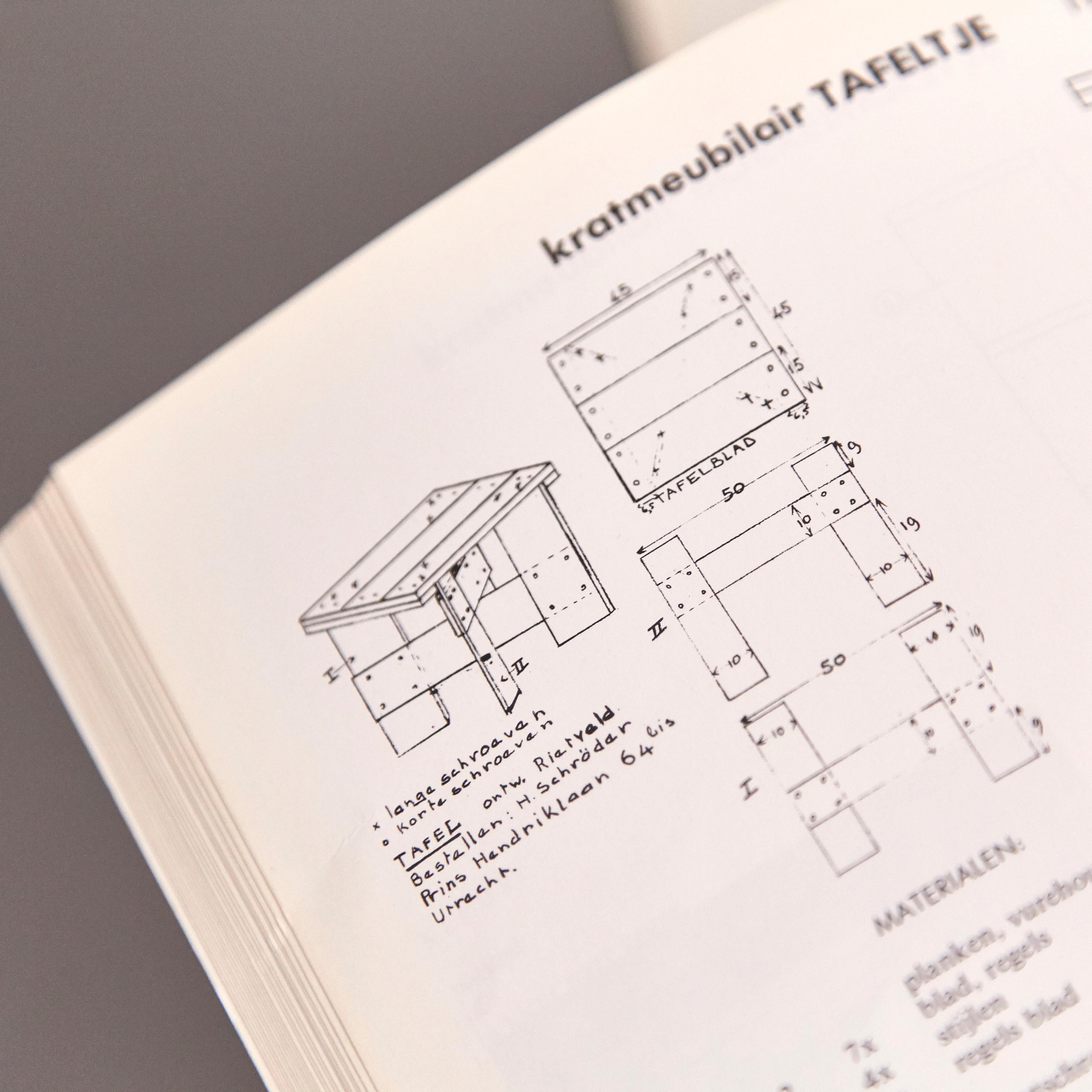 How to Construct Rietveld Furniture Book In Good Condition In Barcelona, Barcelona