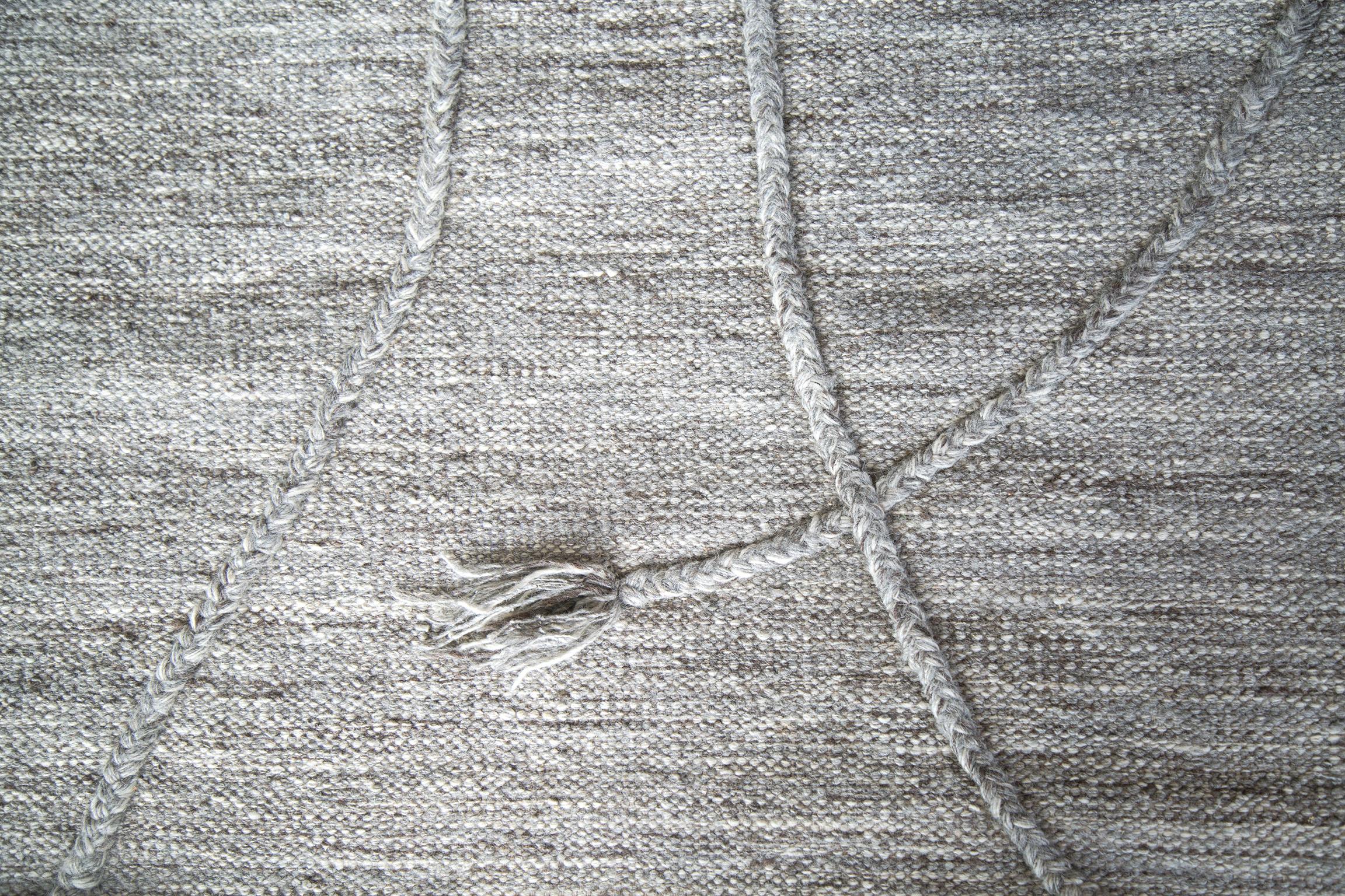 Mehraban How to Tie a Knot Rug by Liesel Plambeck In New Condition For Sale In WEST HOLLYWOOD, CA