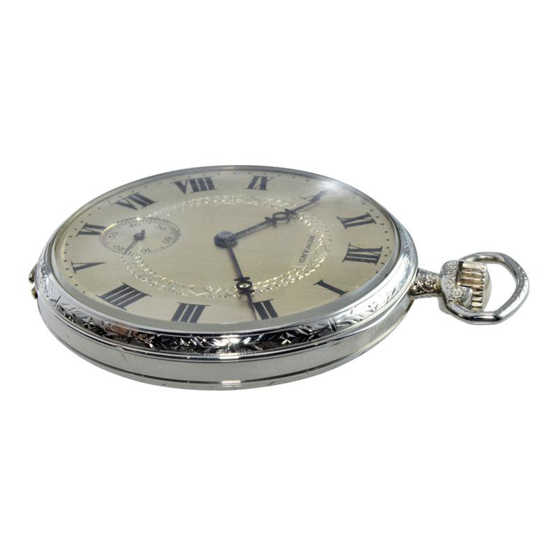 FACTORY / HOUSE: Howard Watch Company
STYLE / REFERENCE: Open Faced / 12 X 14 Size
METAL / MATERIAL: 14Kt. White G.F
CIRCA / YEAR: 1923
DIMENSIONS / SIZE: Diameter 44mm
MOVEMENT / CALIBER: Manual Winding / 17 Jewels 
DIAL / HANDS: Original Silvered