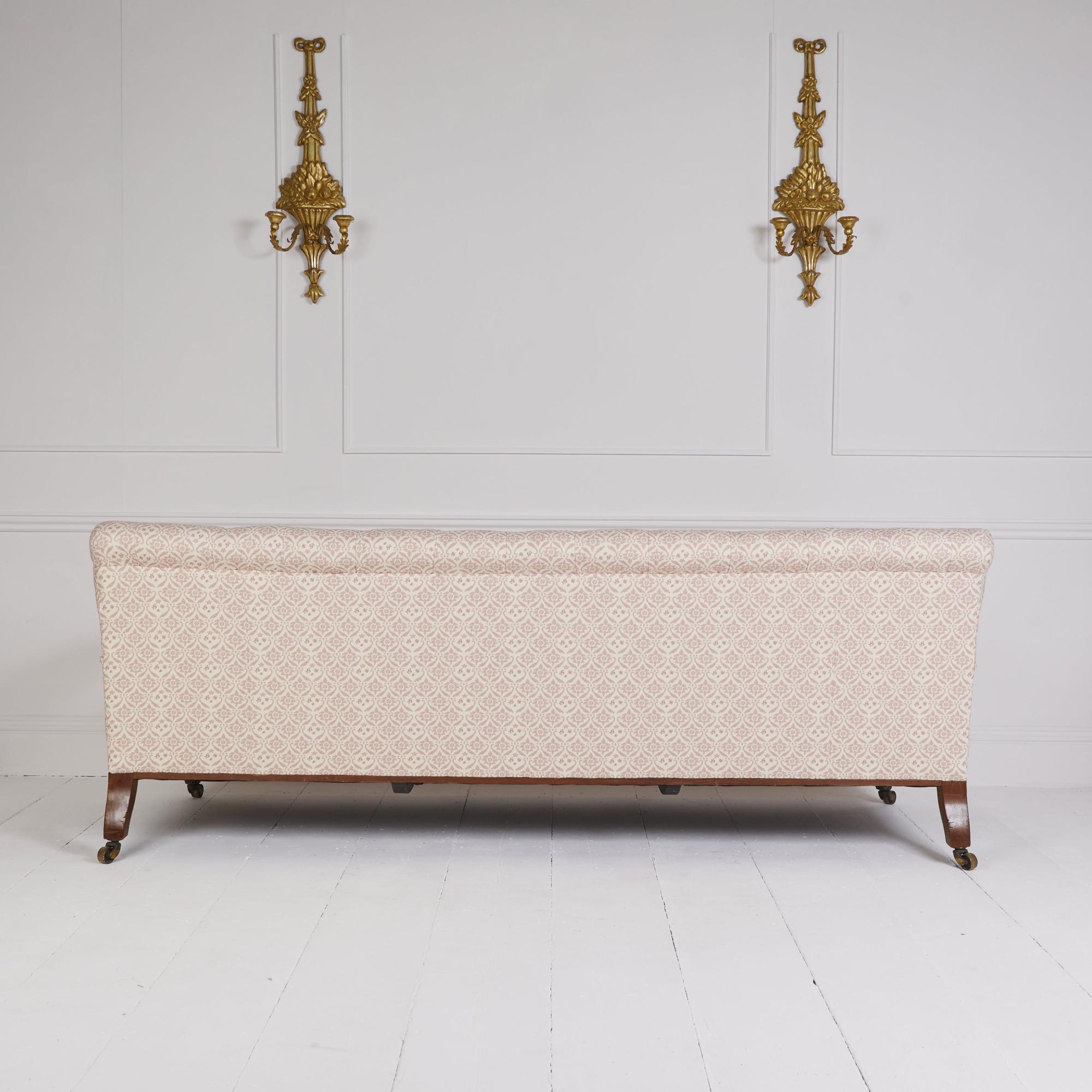 Canapé club antique Howard and Sons en vente 4