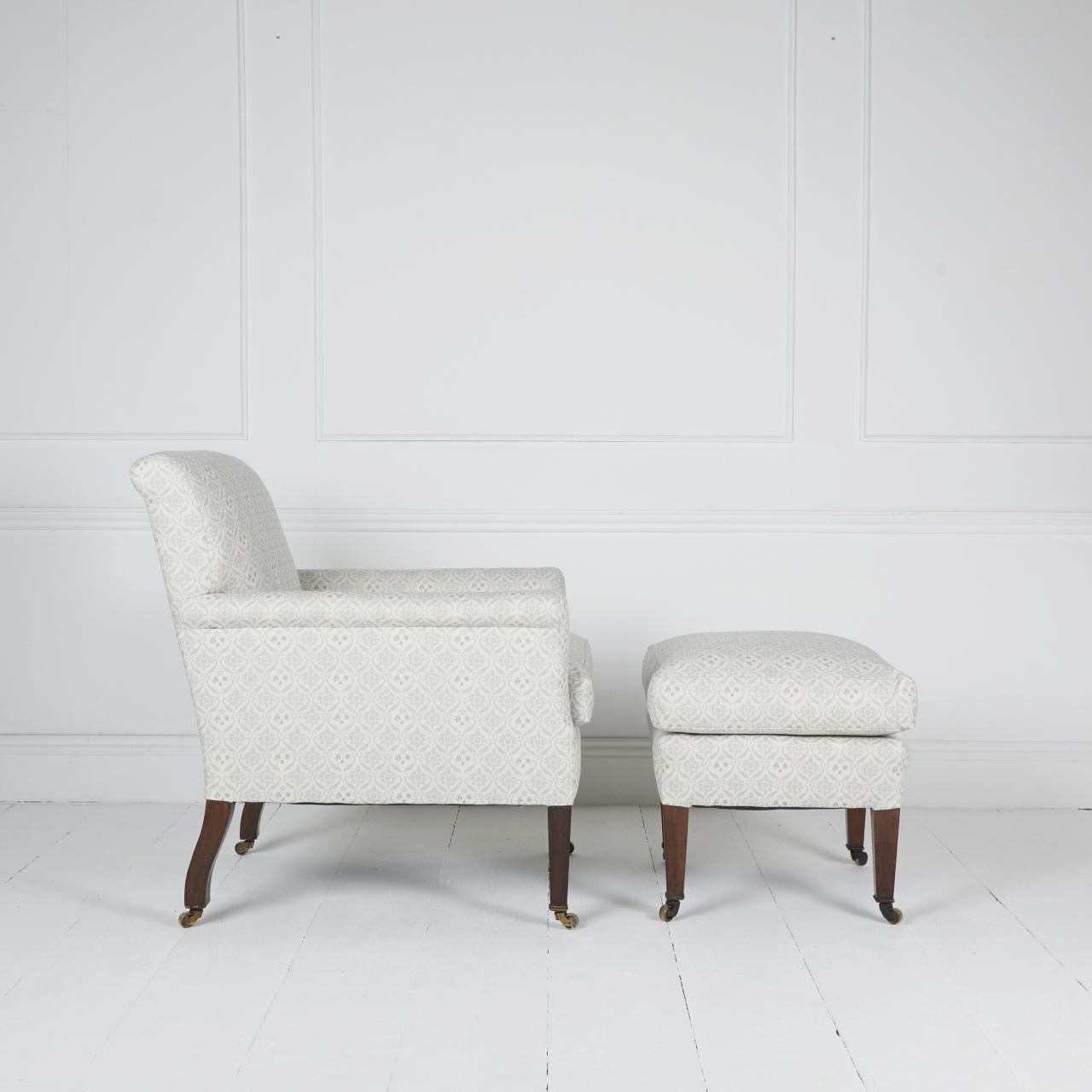 Howard and sons antique English library chair For Sale 4