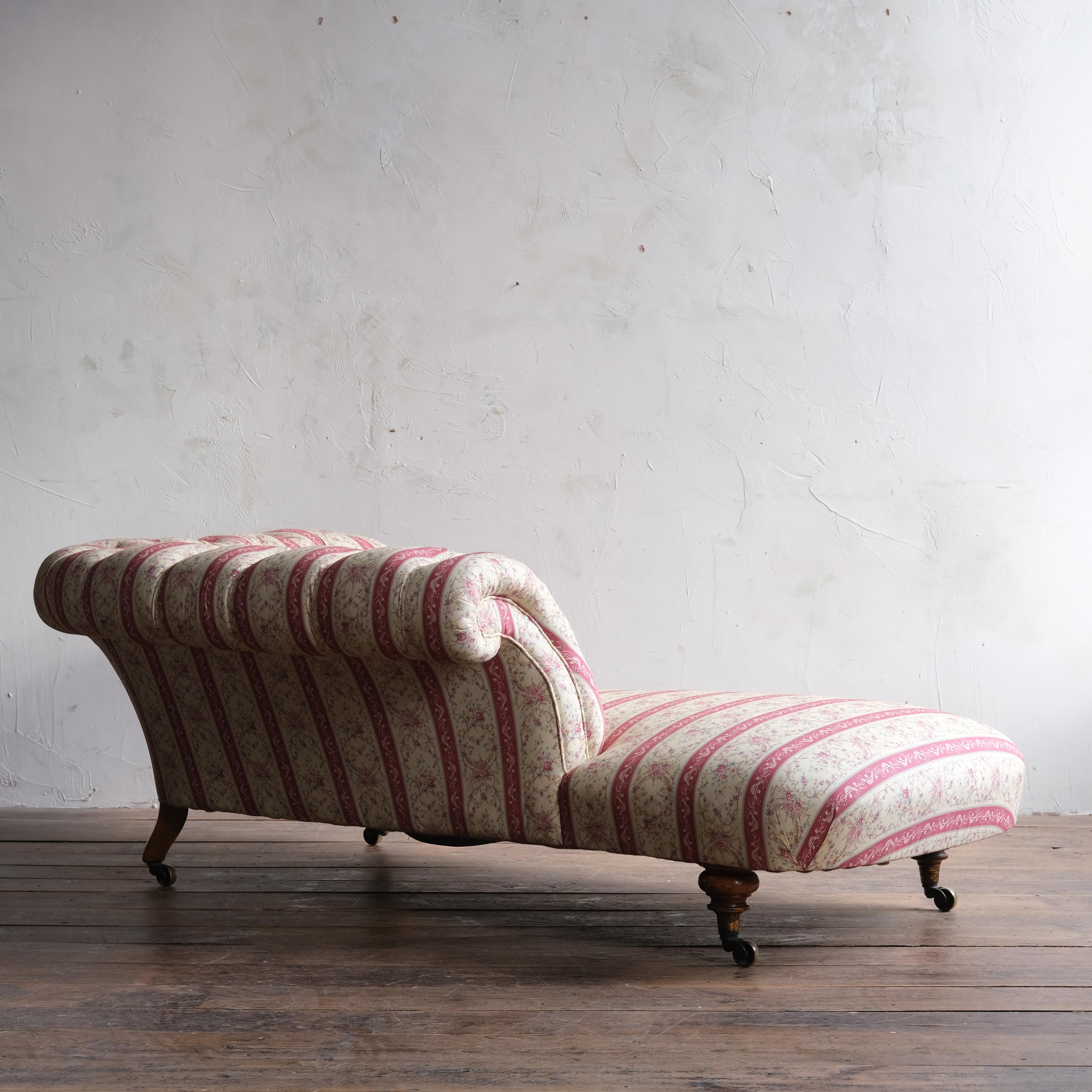Walnut Howard and Sons Chesterfield Chaise Lounge C1860 For Sale