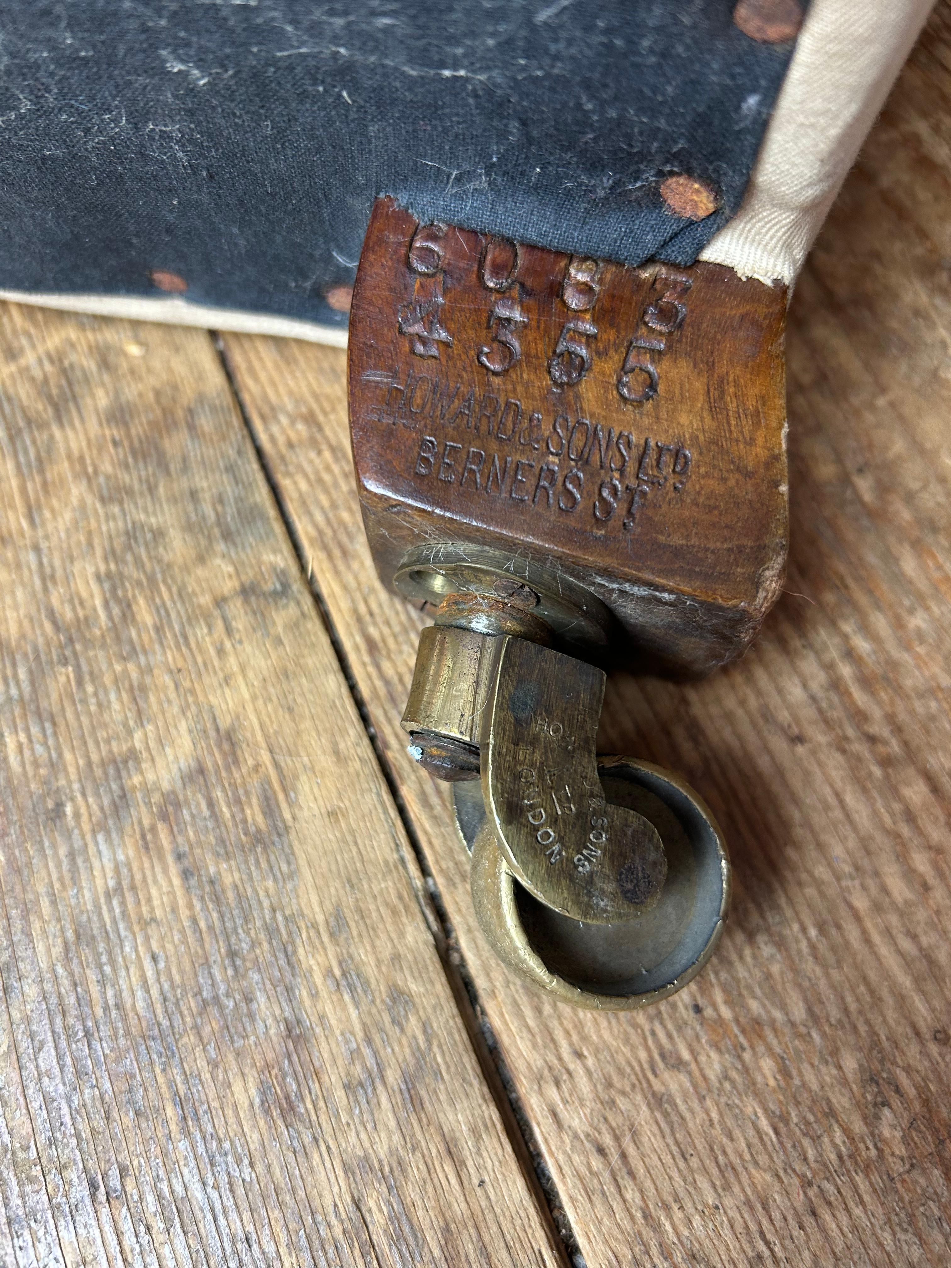 Country Howard and Sons Ltd Antica Poltrona Inglese Modello Ivor