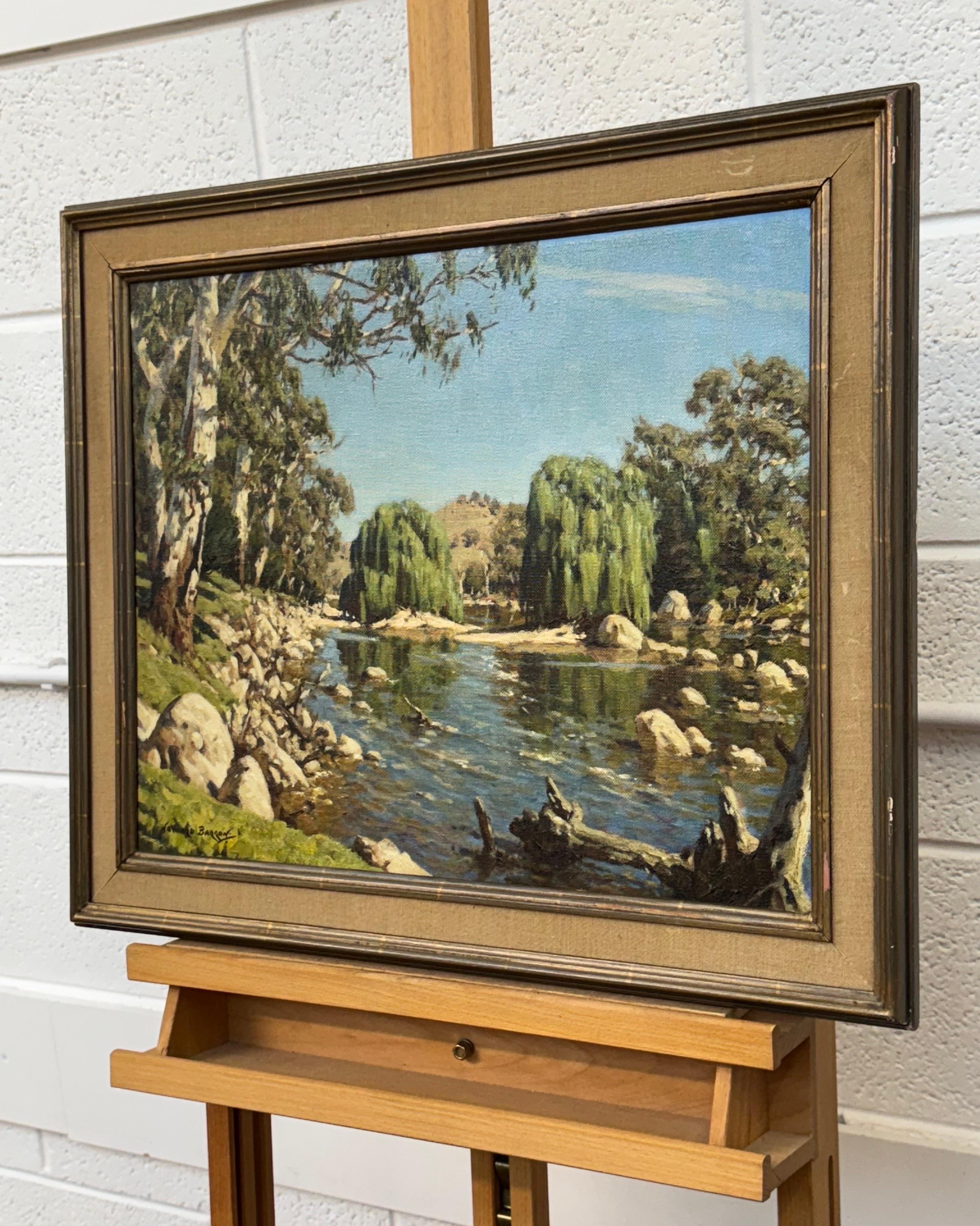 Paisaje fluvial australiano pintado por el artista australiano inglés del siglo XX Howard Barron (1900-1991), que representa una escena a lo largo del río Murrumbidgee, en Nueva Gales del Sur, Australia. 

El arte mide 20 x 16 pulgadas 
El marco