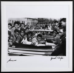Cassius Clay in Louisville, Cadillac rose - Photographie de Howard Bingham