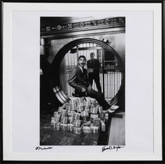 Muhammad Ali sentado sobre un millón de dólares, Fotografía de Howard Bingham