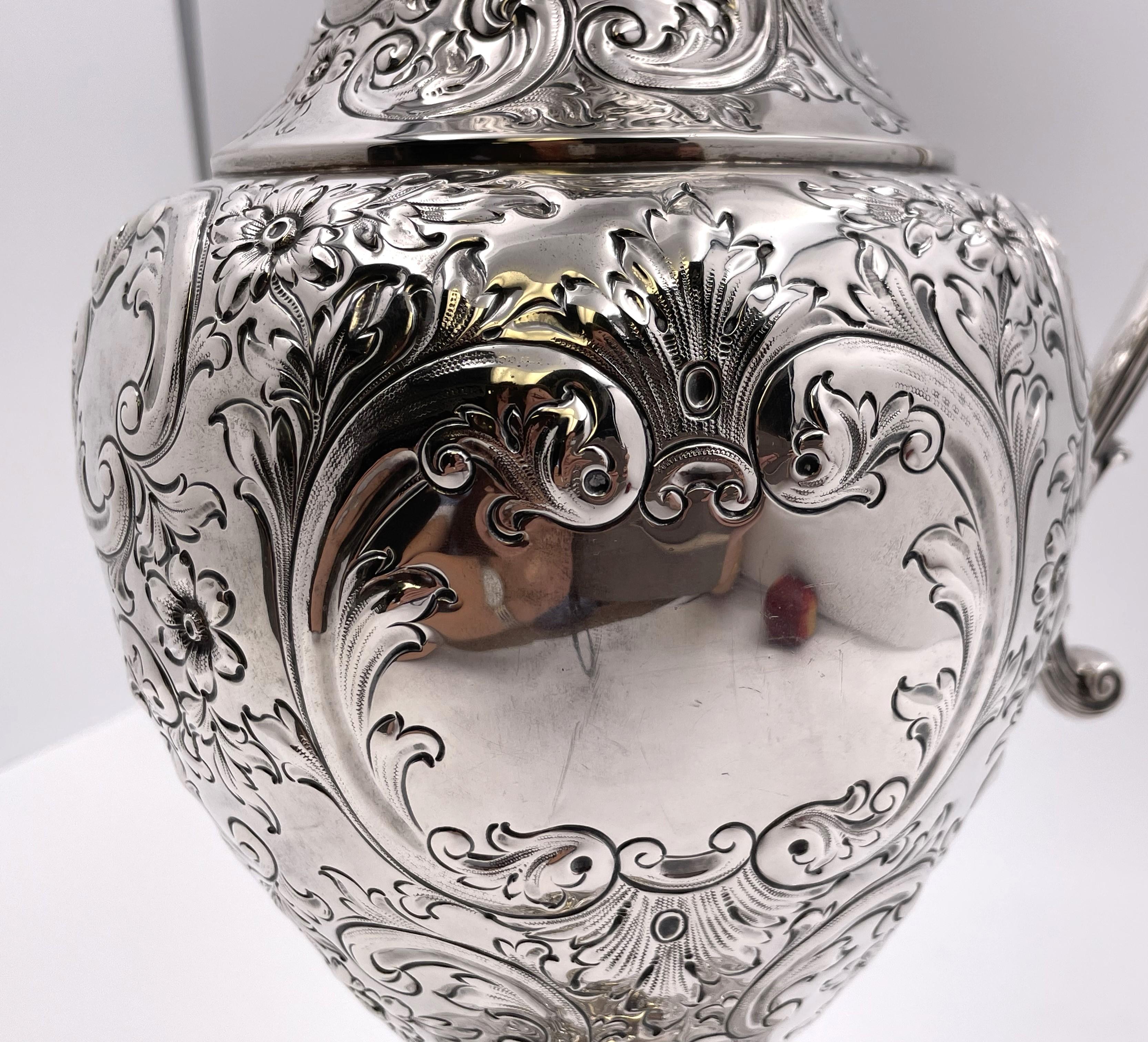 Howard & Co. Grand pichet à aiguière en argent au motif repoussé Fin du 19ème C. en vente 3