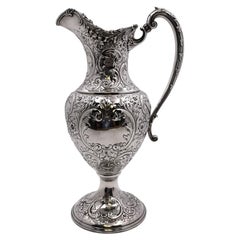 Howard & Co. Großer Krug aus Sterlingsilber mit Repousse-Muster Ende 19.