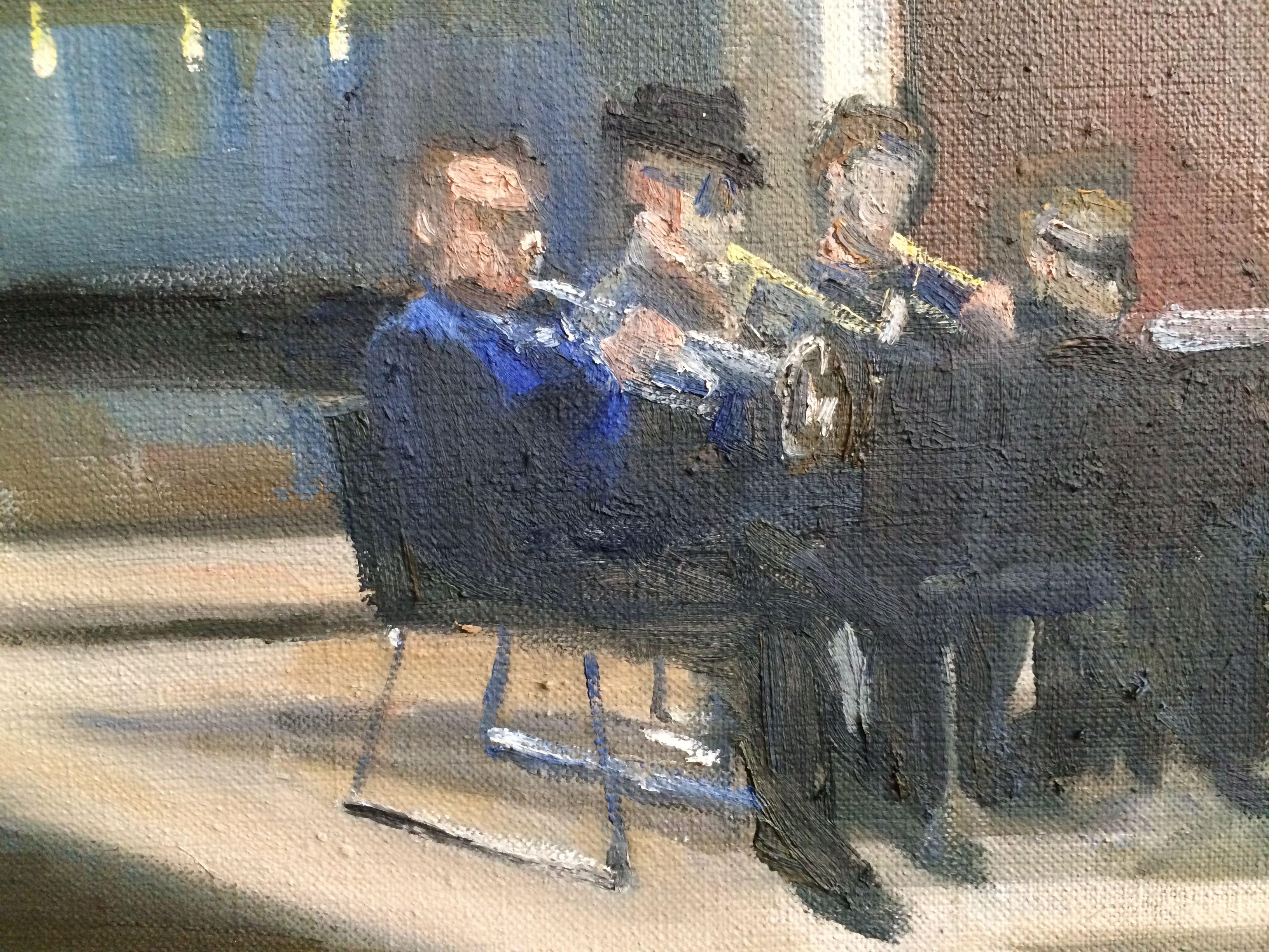 Diese Version des Lincoln Center in New York City zeigt eine vereinfachte Darstellung, bei der abstrakte Formen die Szene dominieren.  Wir sehen eine Gruppe von Musikern an der Seite und zwei weitere Personen, die die Lincoln Center Plaza