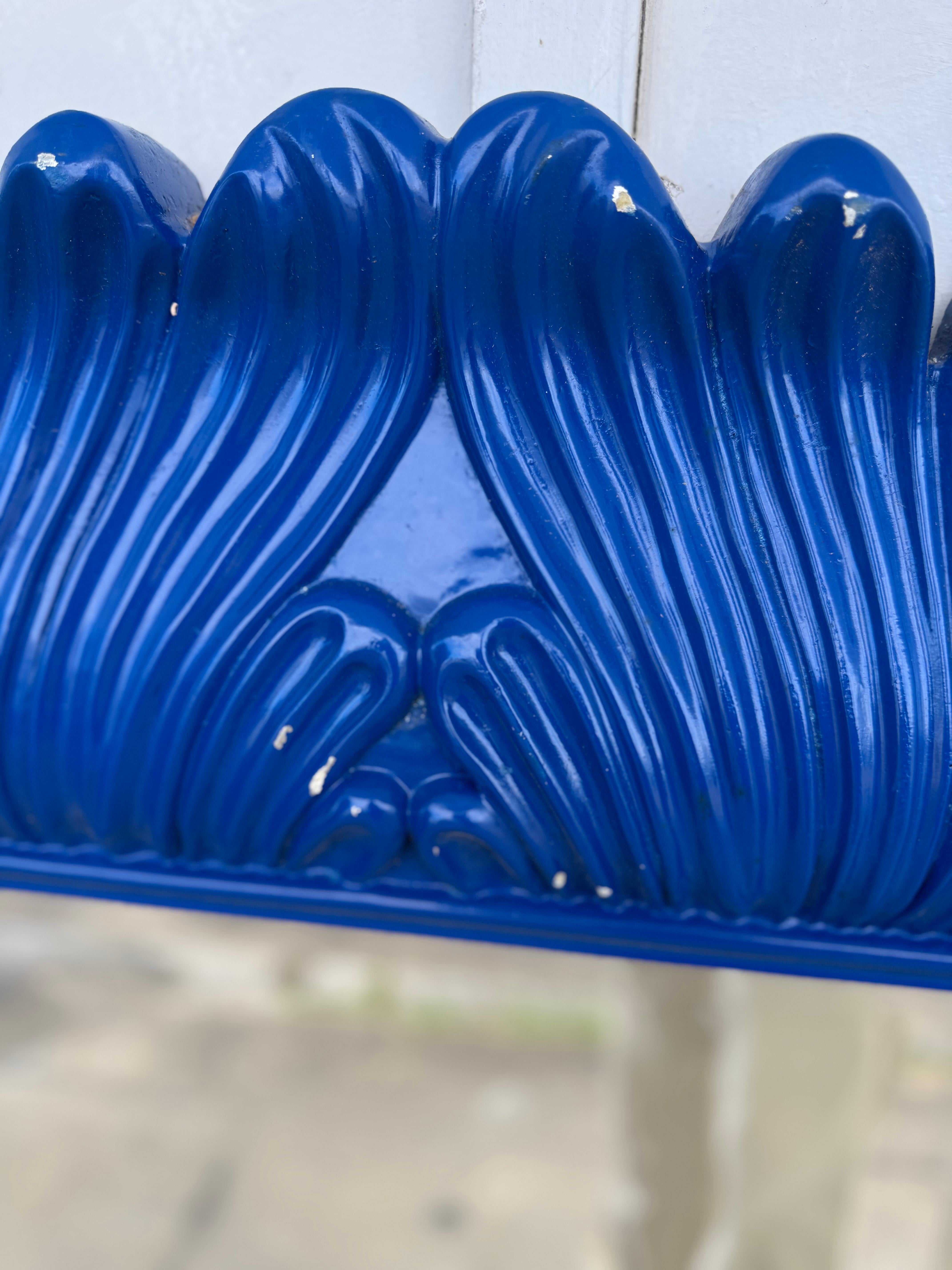 Howard Elliott makes some of the finest quality mirrors today.
This one is cast in a coral type shape.
The frame color can be changed.
Labeled Howard Elliott.