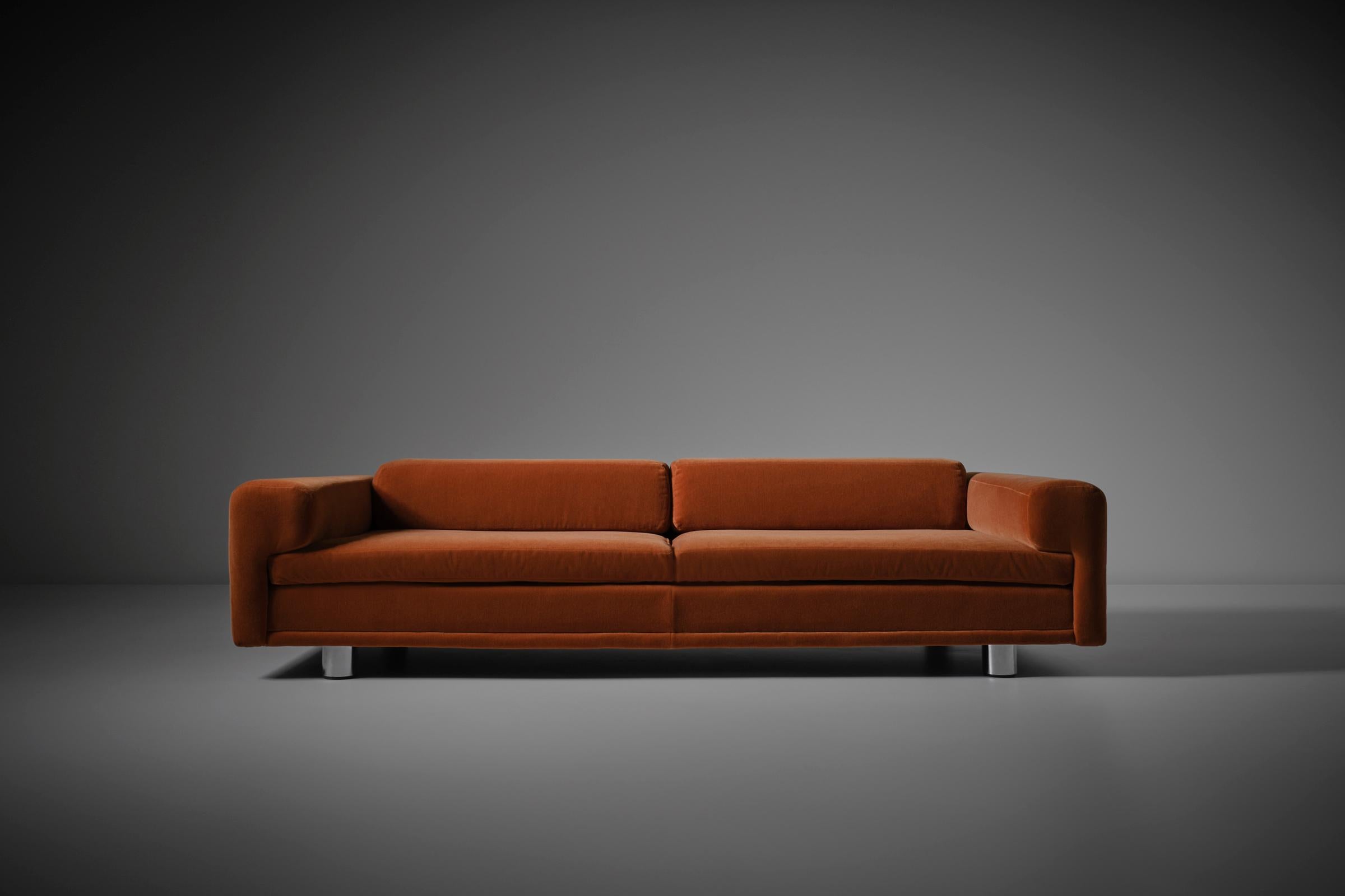 Mid-Century Modern Howard Keith ‘Diplomat’ Sofa, UK 1970s For Sale