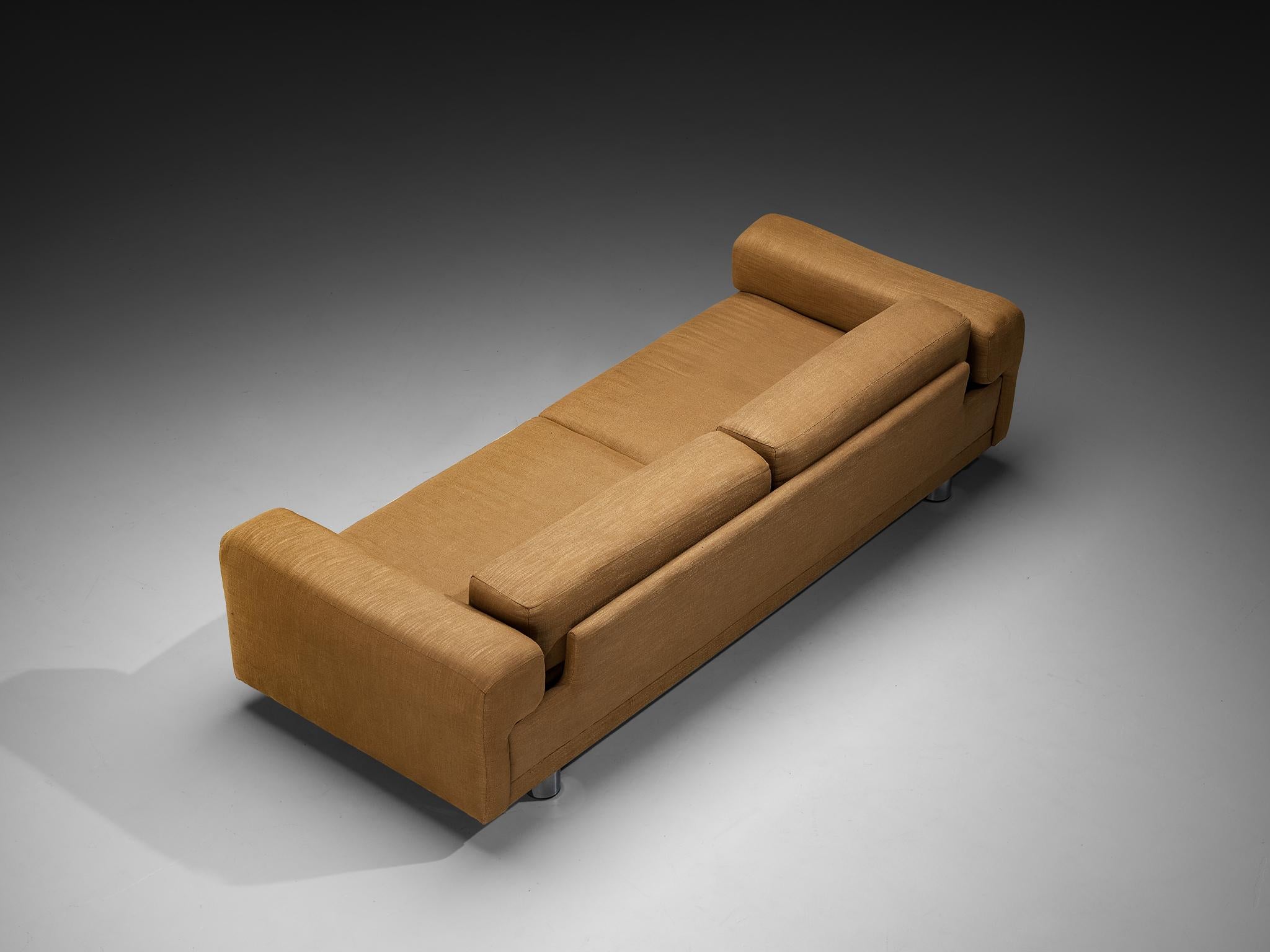 Fin du 20e siècle Howard Keith for HK Furniture Canapé 'Diplomat' en tissu marron clair en vente