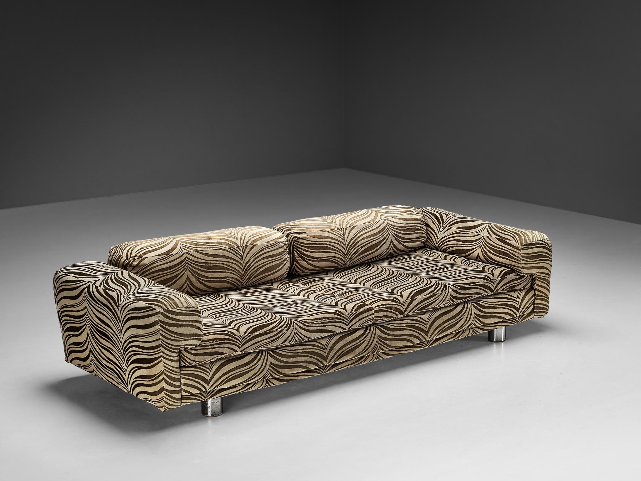 Howard Keith for HK Furniture, 'Diplomat' sofa, velvet, chrome-plated steel, United Kingdom, 1970s

The 'Diplomat' sofa, with its voluptuous design, stands as a timeless symbol for design excellence. The velvet upholstery seamlessly complements the