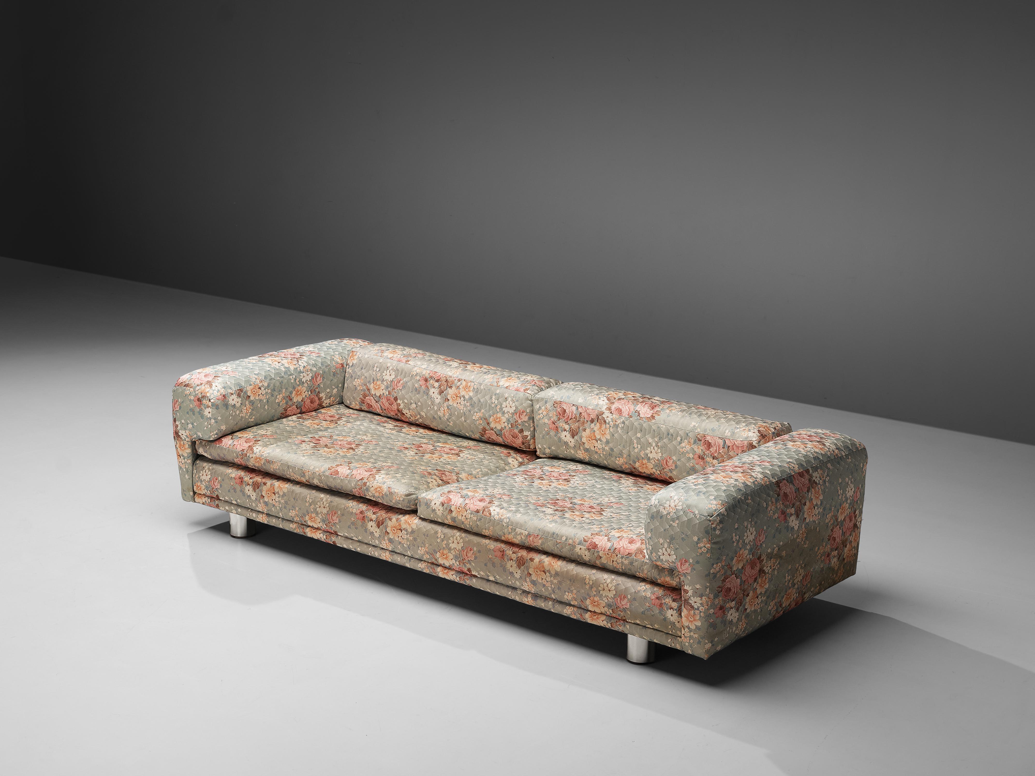 Howard Keith for HK Furniture, 'Diplomat' sofa, floral upholstery, metal, United Kingdom, 1970s

Grand voluptuous 'Diplomat' sofa by Howard Keith for HK Furniture, designed in the 1970s. The sofa with a deep seat are a true delight to sit and relax