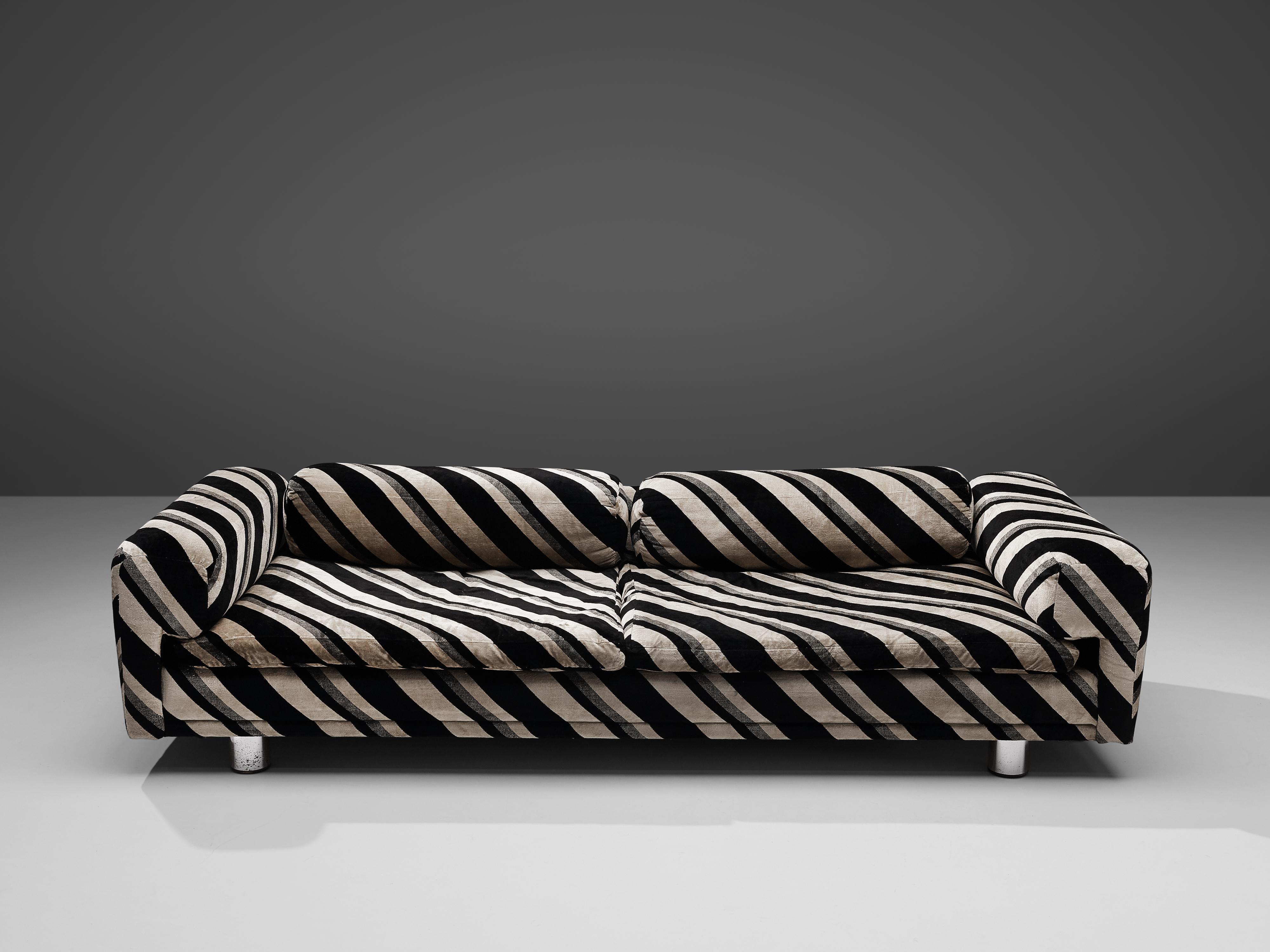 Howard Keith Grand 'Diplomat' Sofa in Original Striped Fabric In Good Condition In Waalwijk, NL