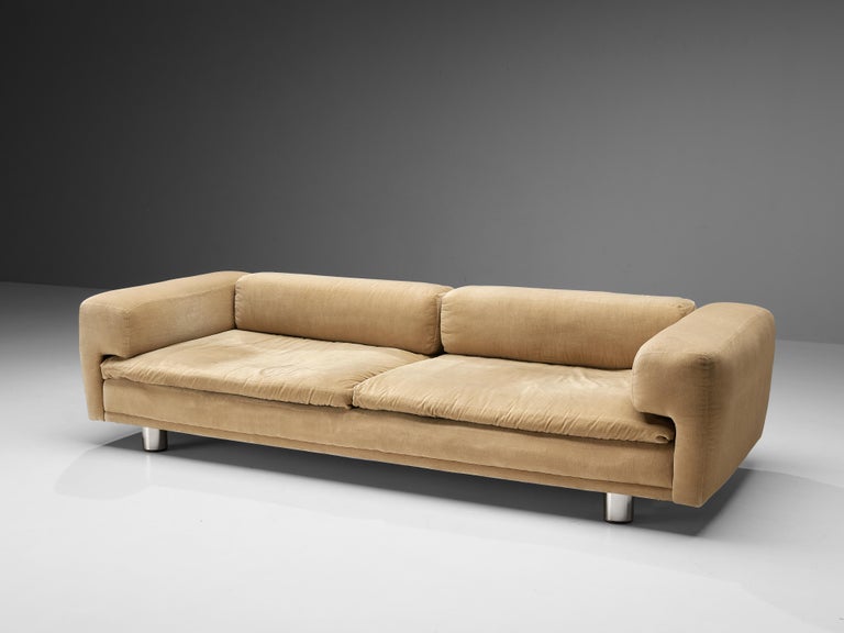 Howard Keith for HK Furniture, 'Diplomat' sofa, velvet upholstery, metal, United Kingdom, 1970s

Grand voluptuous 'Diplomat' sofa by Howard Keith for HK Furniture, designed in the 1970s. The sofa with a deep seat is a true delight to sit and relax