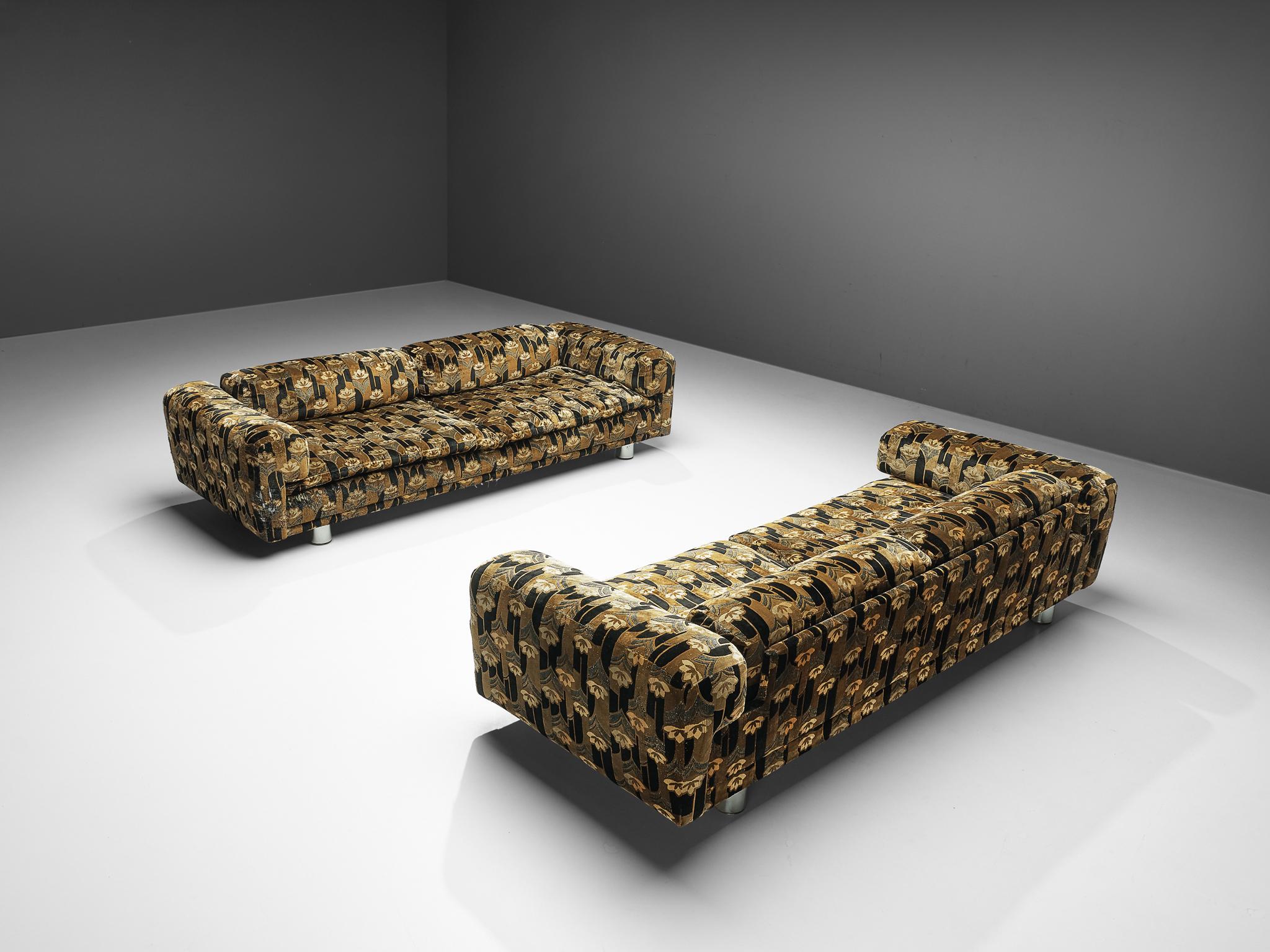 Howard Keith for HK Furniture, 'Diplomat' sofas, floral upholstery, metal, United Kingdom, 1970s

Grand voluptuous 'Diplomat' sofas by Howard Keith for HK Furniture, designed in the 1970s. The sofas with a deep seat are a true delight to sit and