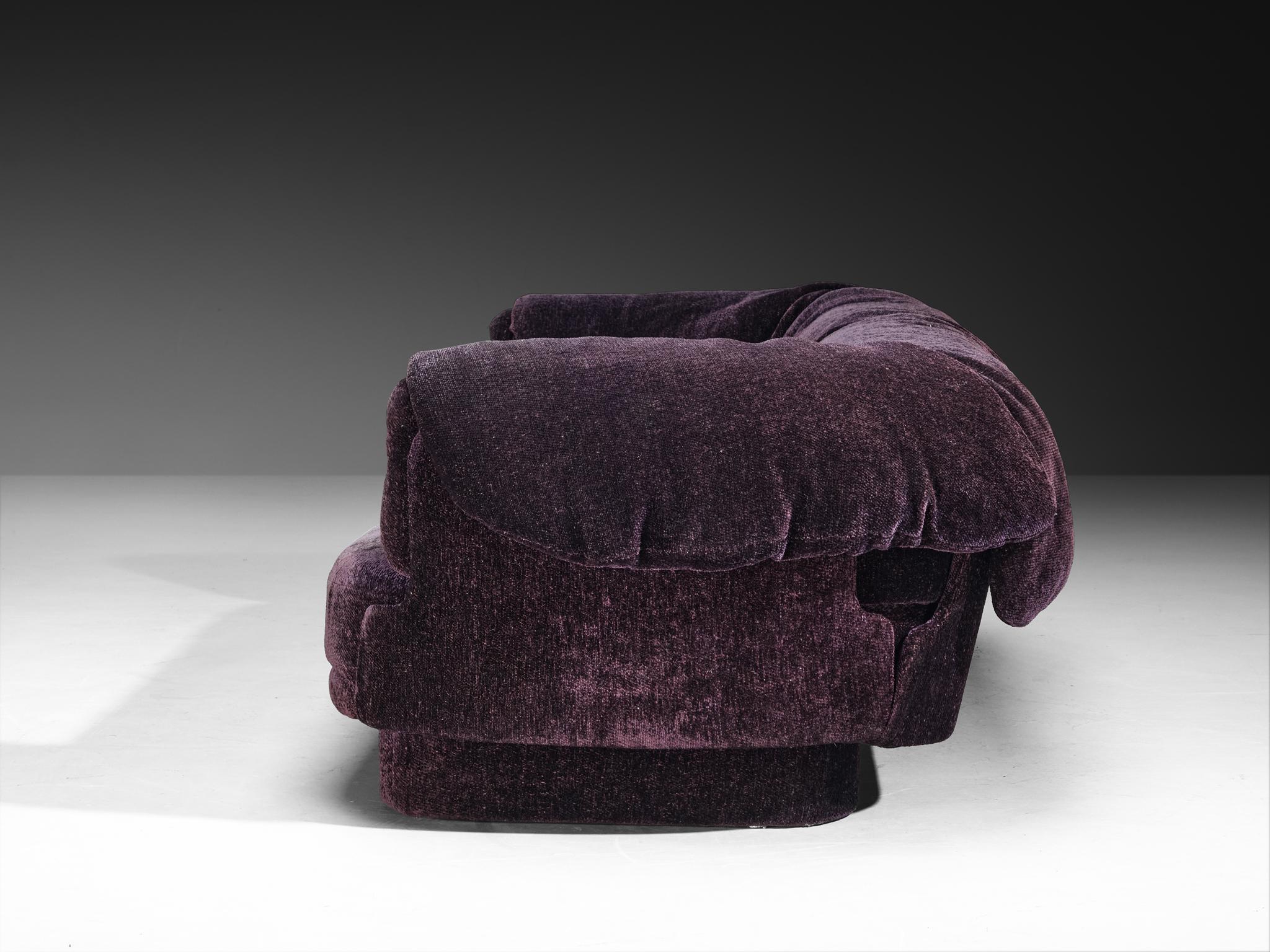 Sofá Howard Keith Grand en tapicería púrpura suave Británico en venta