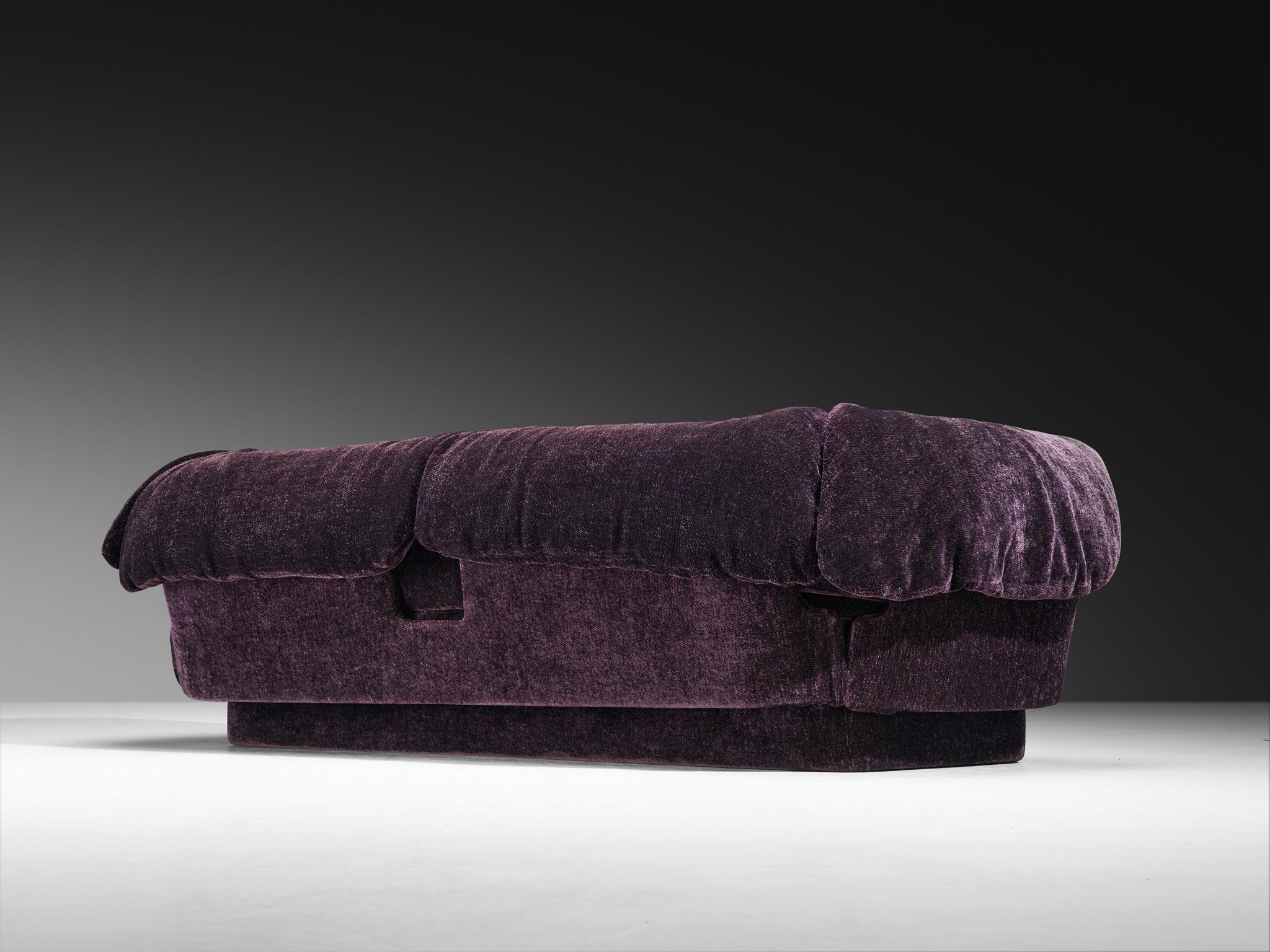 Sofá Howard Keith Grand en tapicería púrpura suave en venta 1