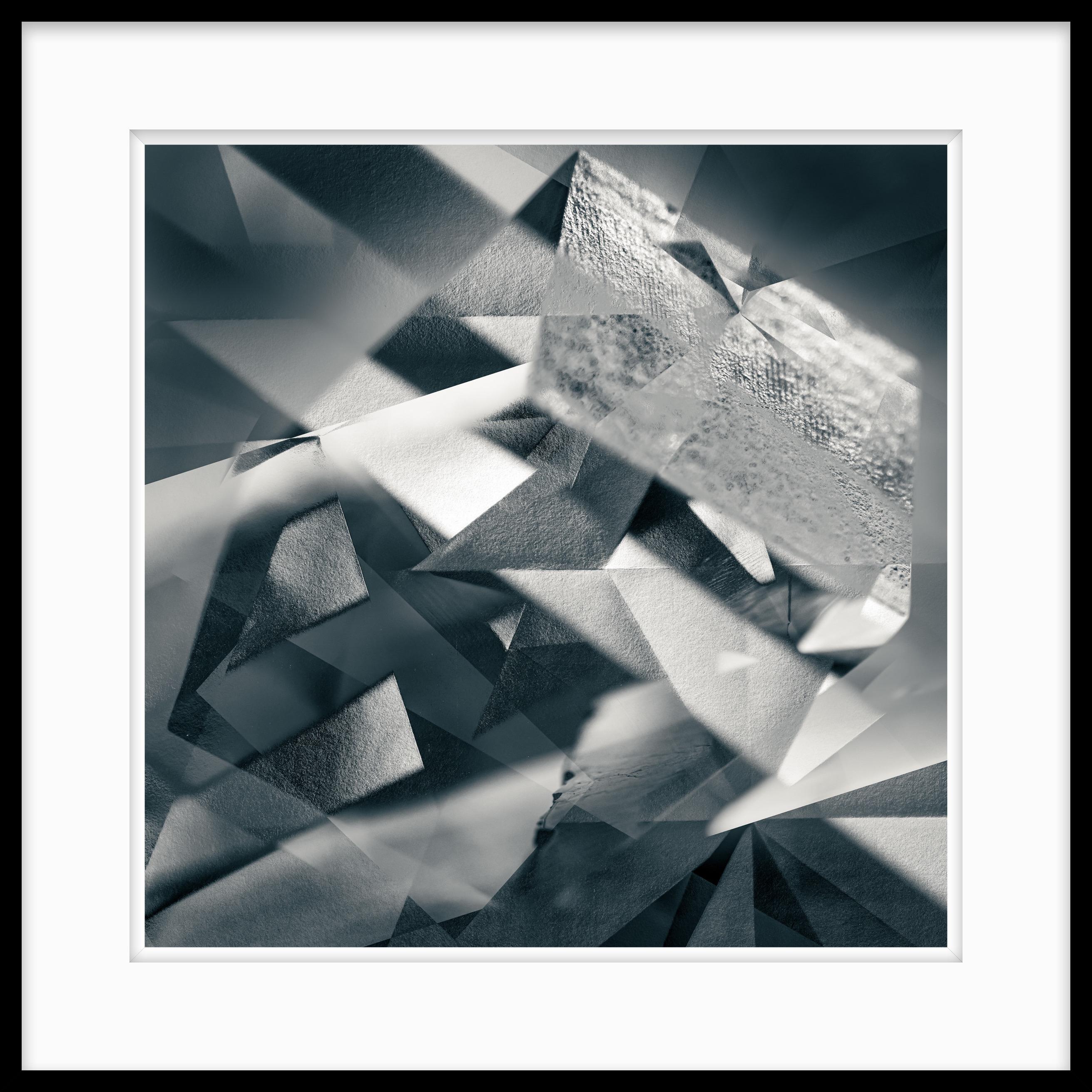  Abstrakte Schwarz-Weiß-Fotografie in limitierter Auflage „Würfelkreation“, 2020 – Photograph von Howard Lewis