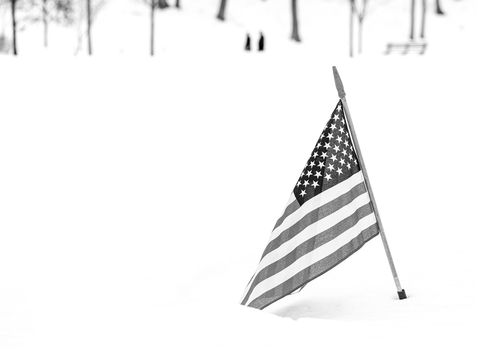 Black and White Photograph Howard Lewis - Photographie « American Winter » en noir et blanc, édition limitée 2021, patriotisme