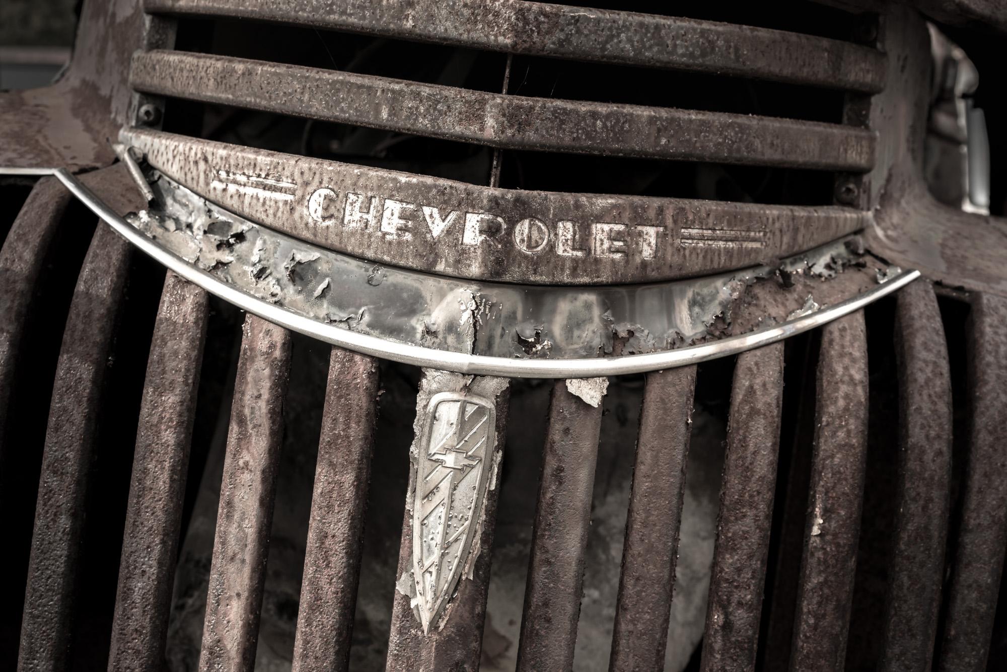 Still-Life Photograph Howard Lewis -  Photographie couleur - voiture patinée, Chevrolet vintage