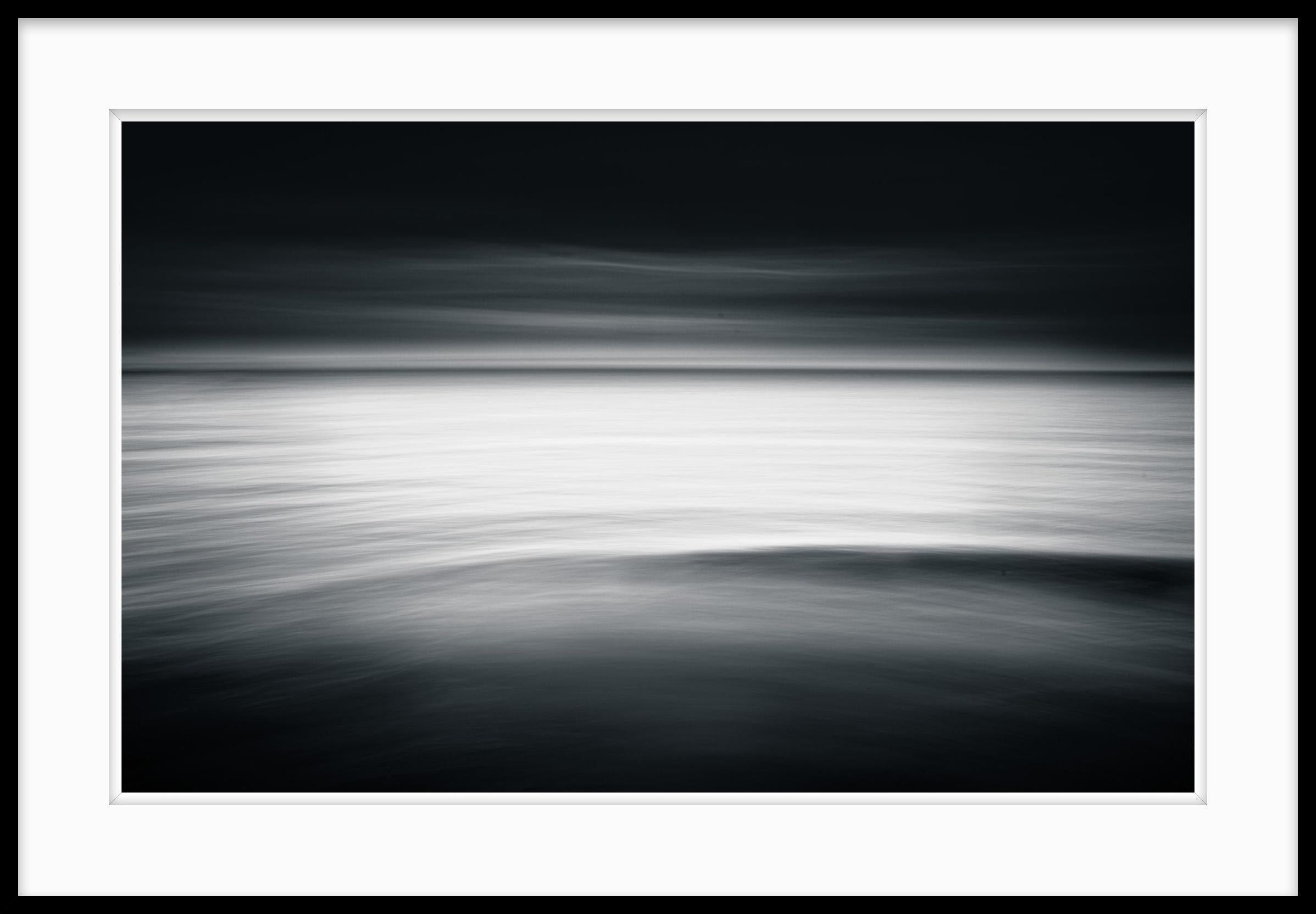 Édition limitée 1/3 Photographie en noir et blanc Océan, paysage marin  30 x 40 en vente 1