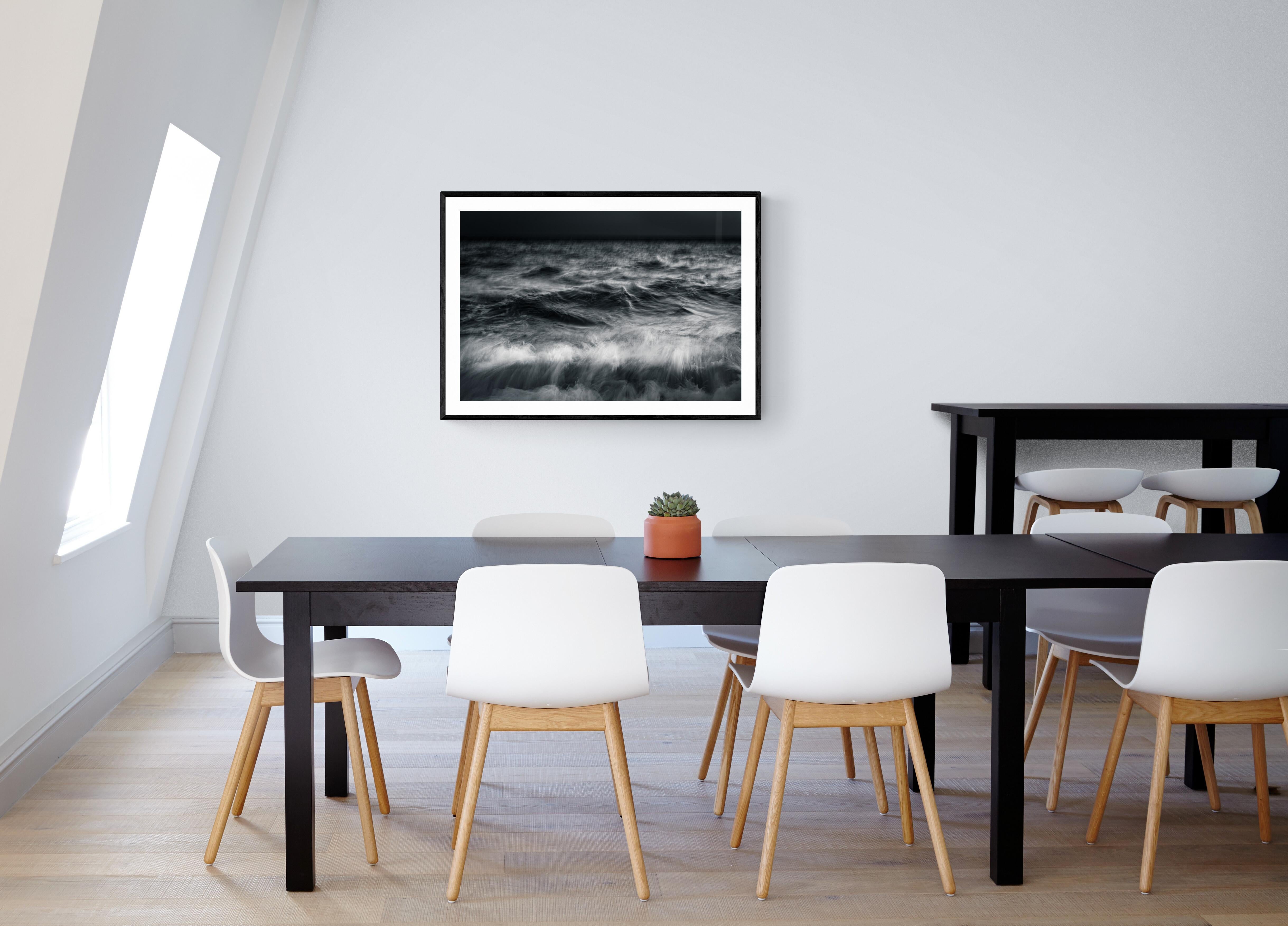 Schwarz-Weiß-Fotografie Kinetische Einsamkeit #59 in limitierter Auflage, 30 x 40 im Angebot 1