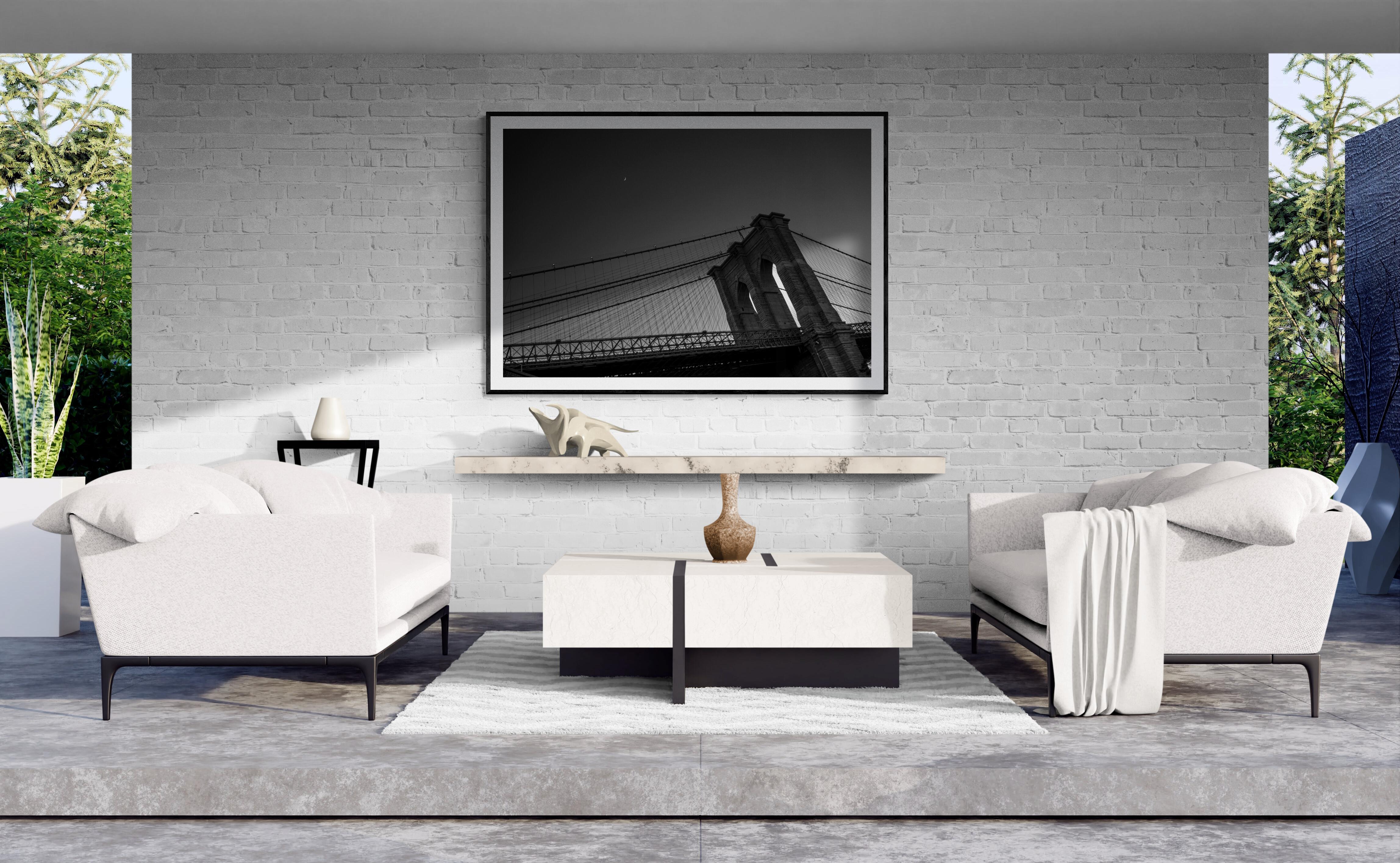 Fotografia in bianco e nero in edizione limitata - Luna su Brooklyn, 2022 - Photograph di Howard Lewis