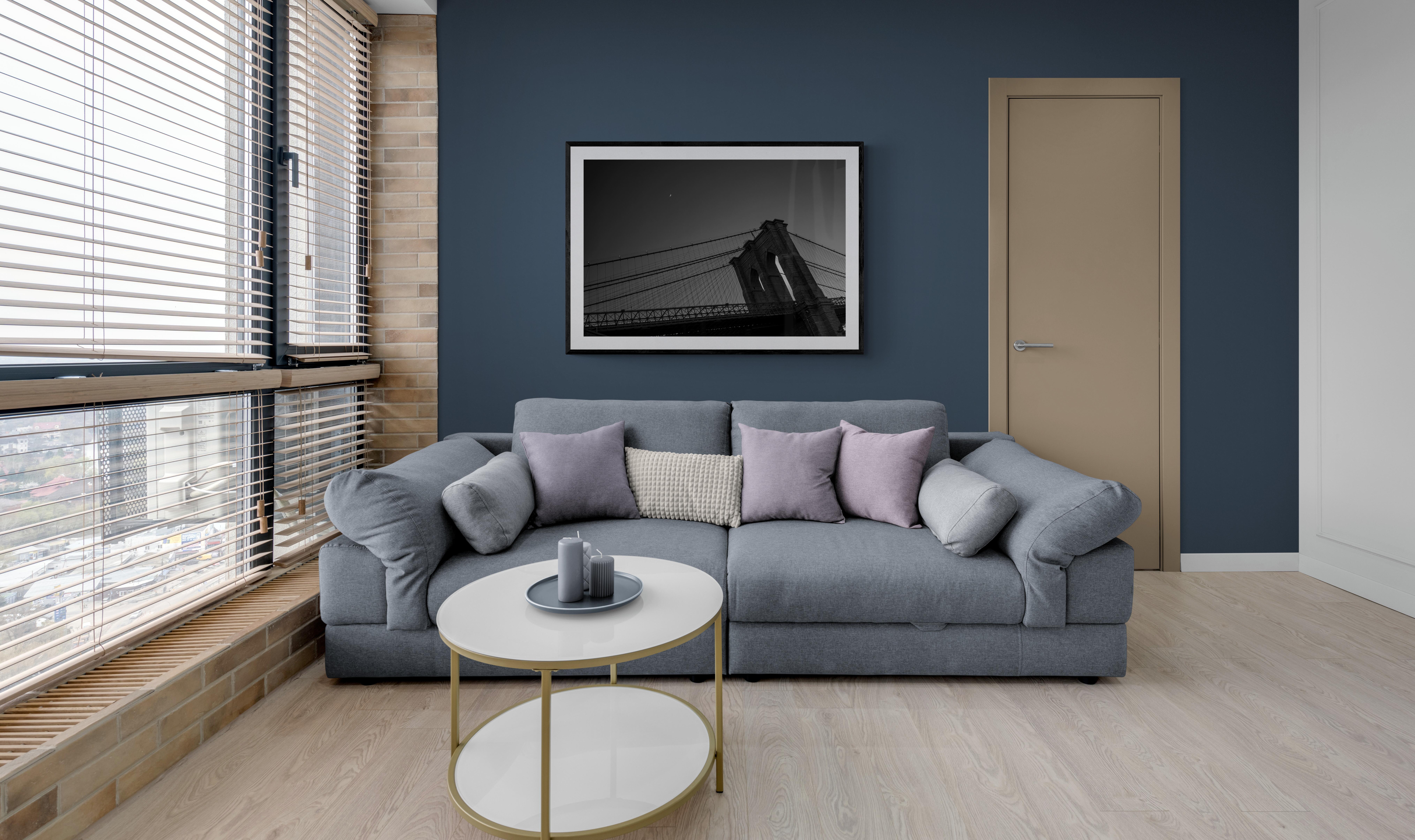Fotografia in bianco e nero in edizione limitata - Luna su Brooklyn, 2022 - Black and White Photograph Nero di Howard Lewis