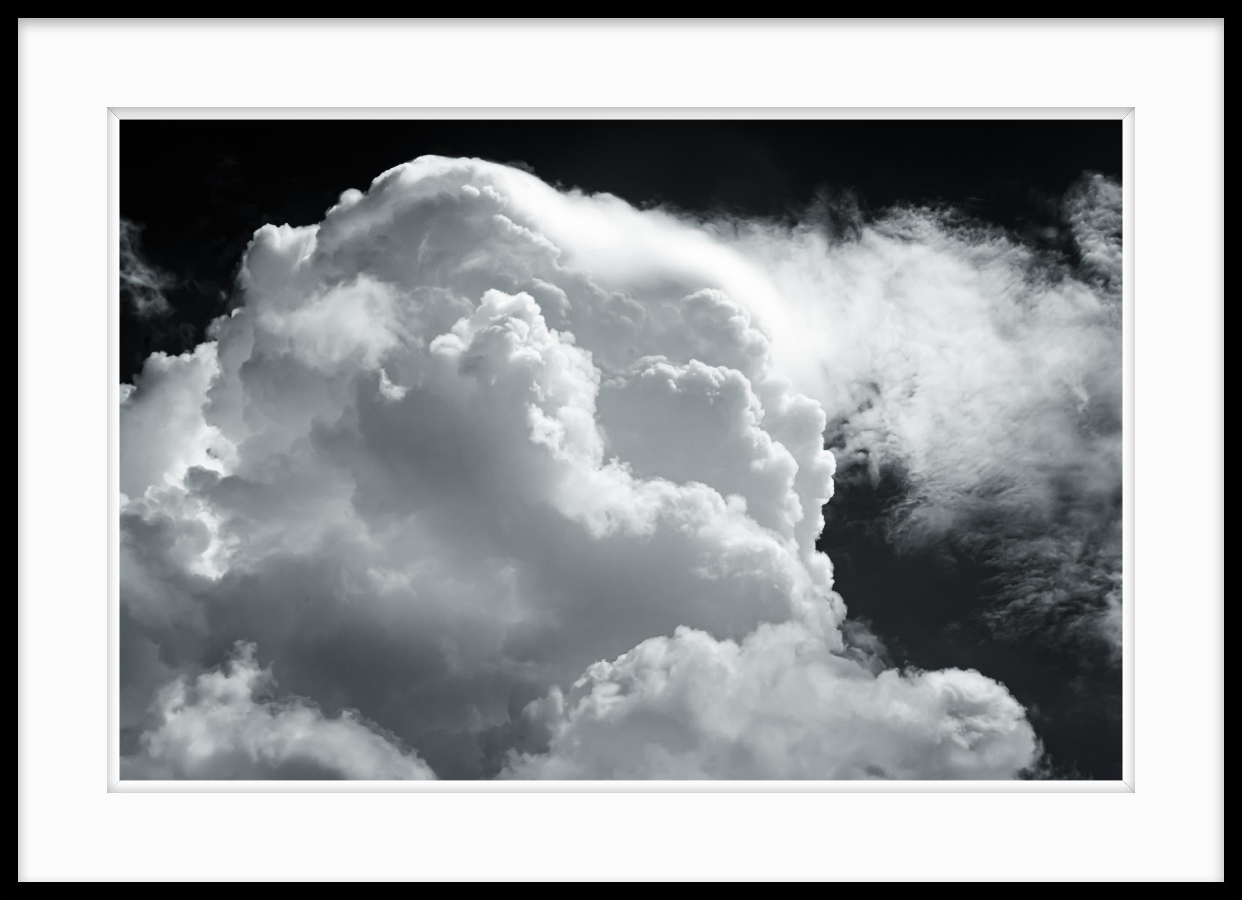 Schwarz-Weiß-Fotografie in limitierter Auflage – „ Windshear“ 20 x 24 (Zeitgenössisch), Photograph, von Howard Lewis
