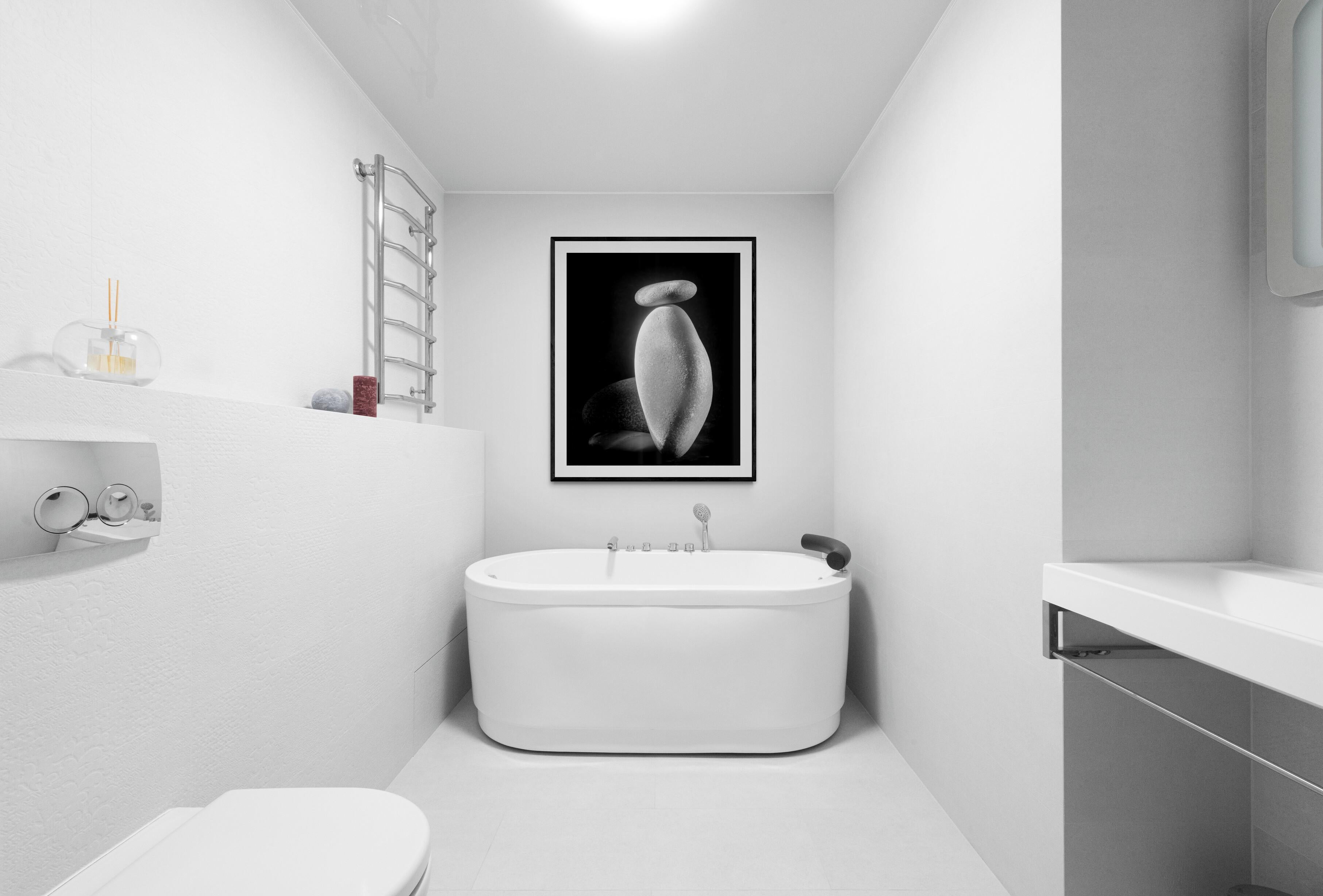 Fotografía de bodegón en blanco y negro de edición limitada Piedras de agua nº 29 

Esta imagen es Sin título nº 29 de la serie Piedras de agua.

Me ha intrigado el fenómeno de las piedras apiladas que se encuentran cada vez más en zonas naturales