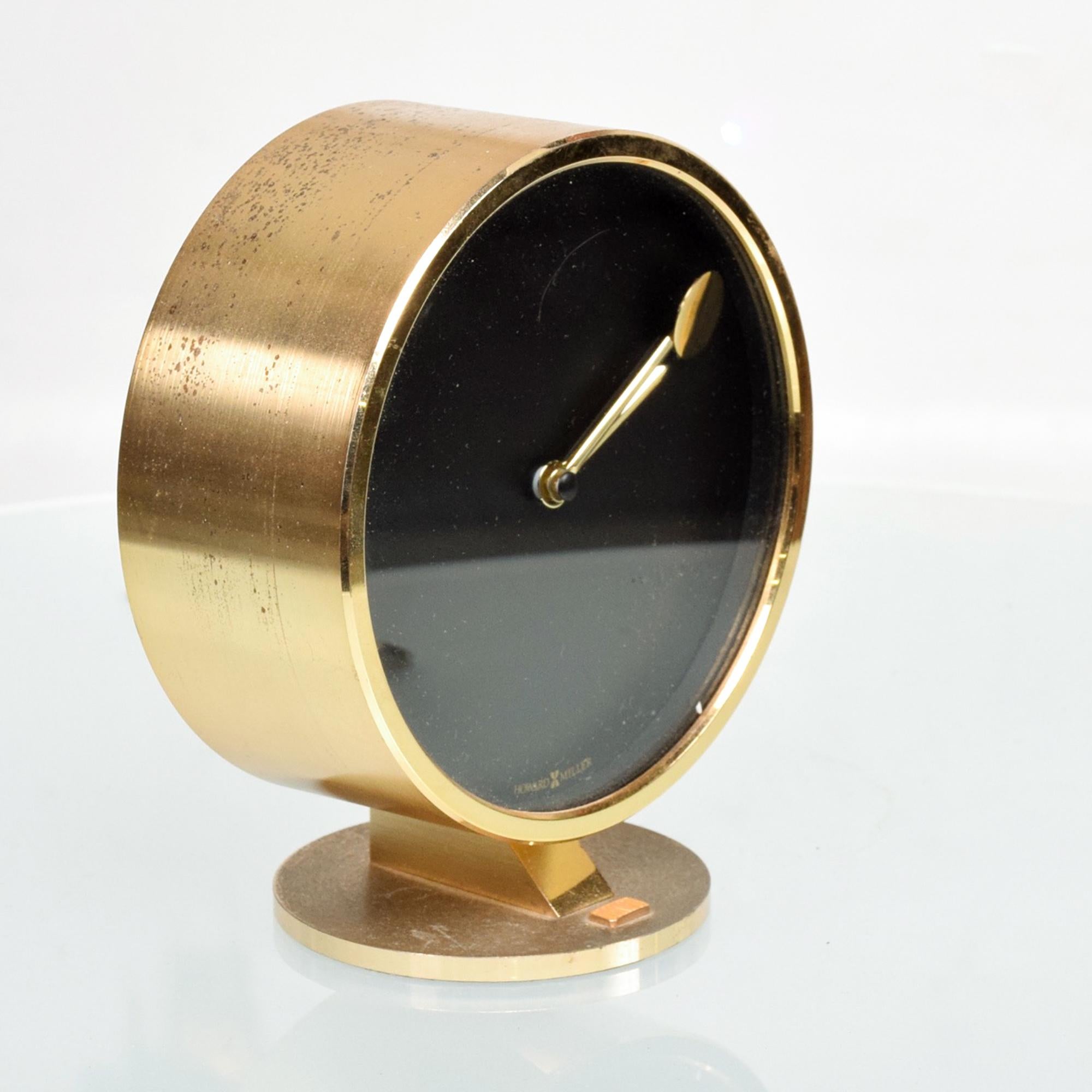 Howard Miller Classic Modern 1970s Desk Table Clock in Patinated Brass In Good Condition In Chula Vista, CA