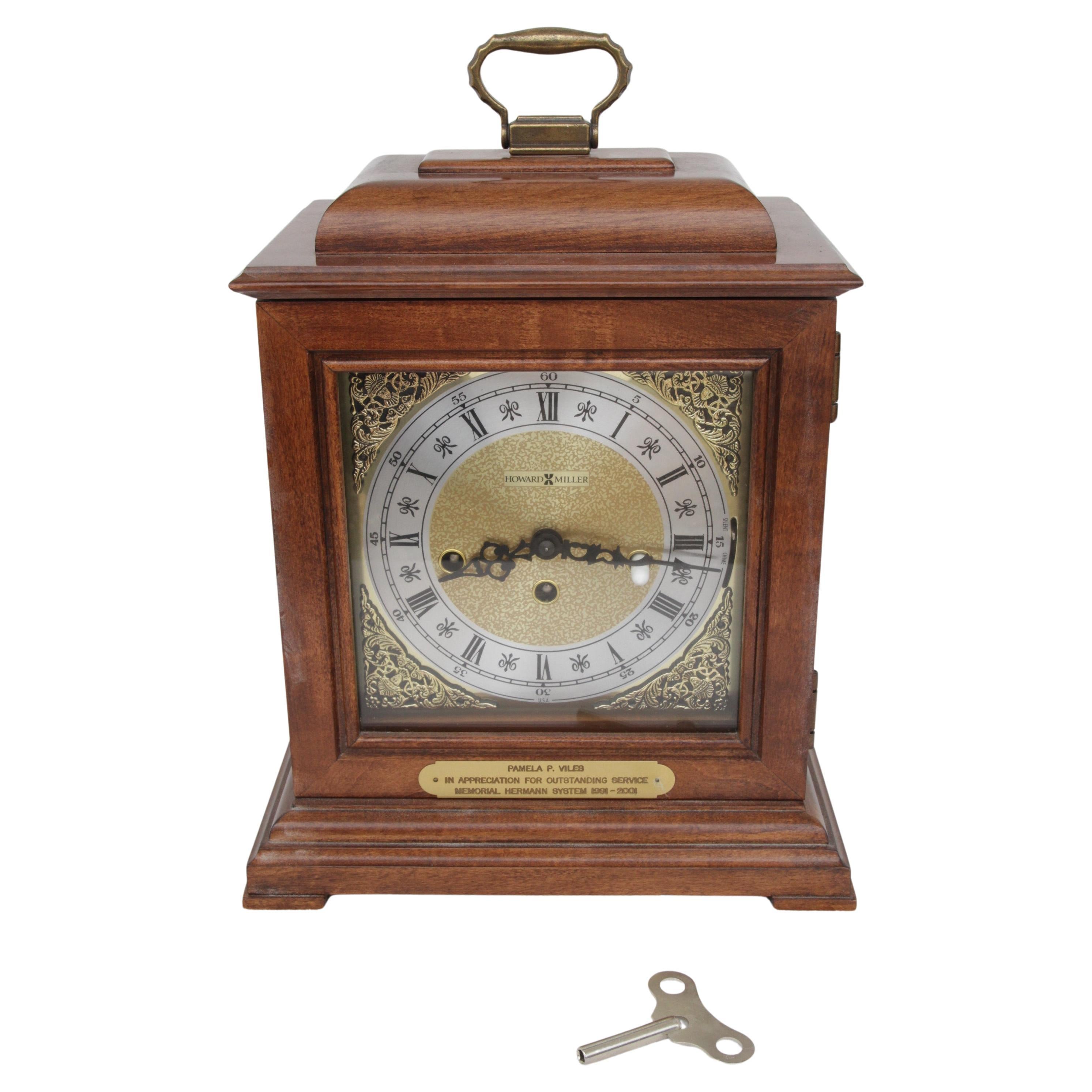 Horloge de cheminée Graham Bracket d'Howard Miller