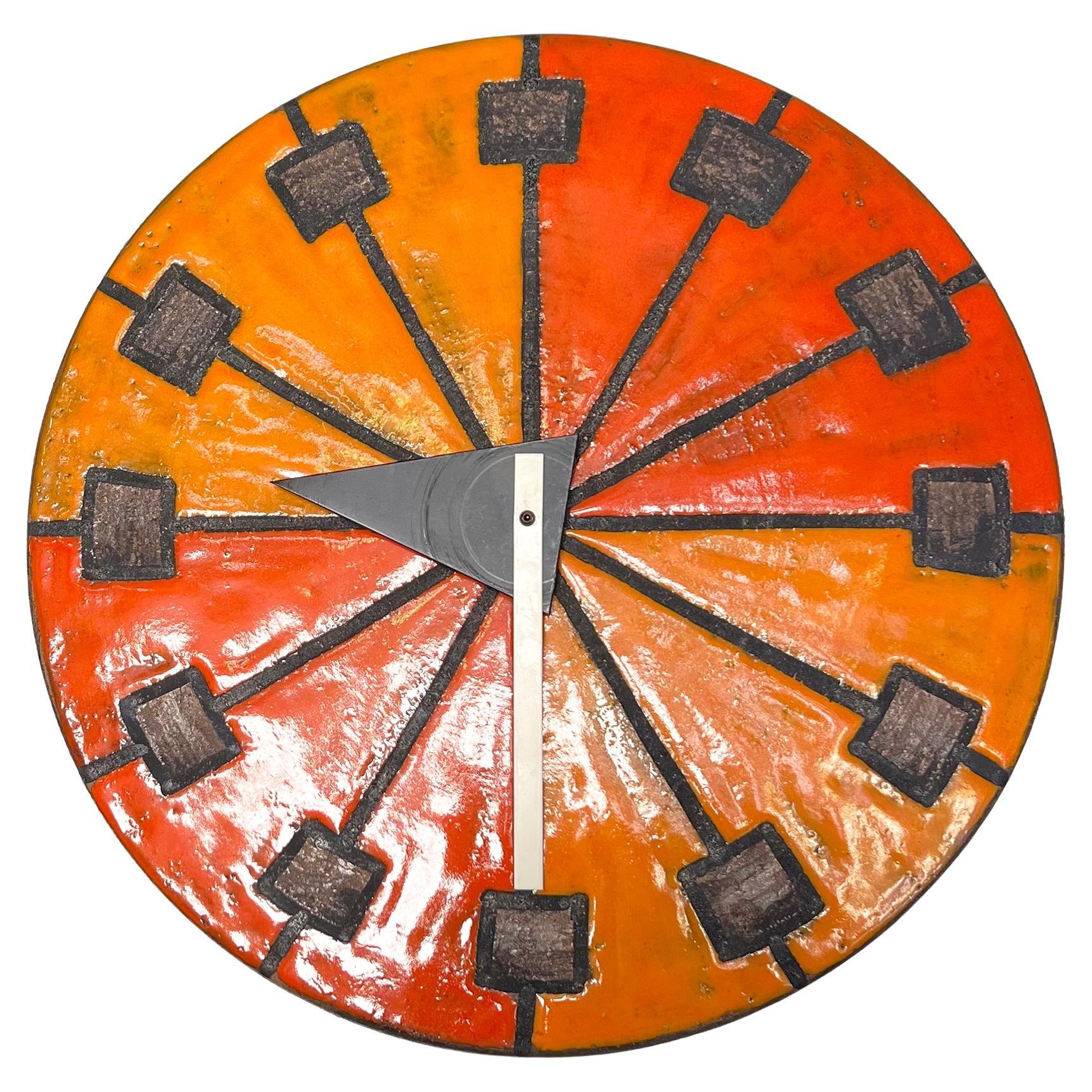 Vernissé Howard Miller, horloge moderniste italienne orange Bitossi pour Raymor   en vente