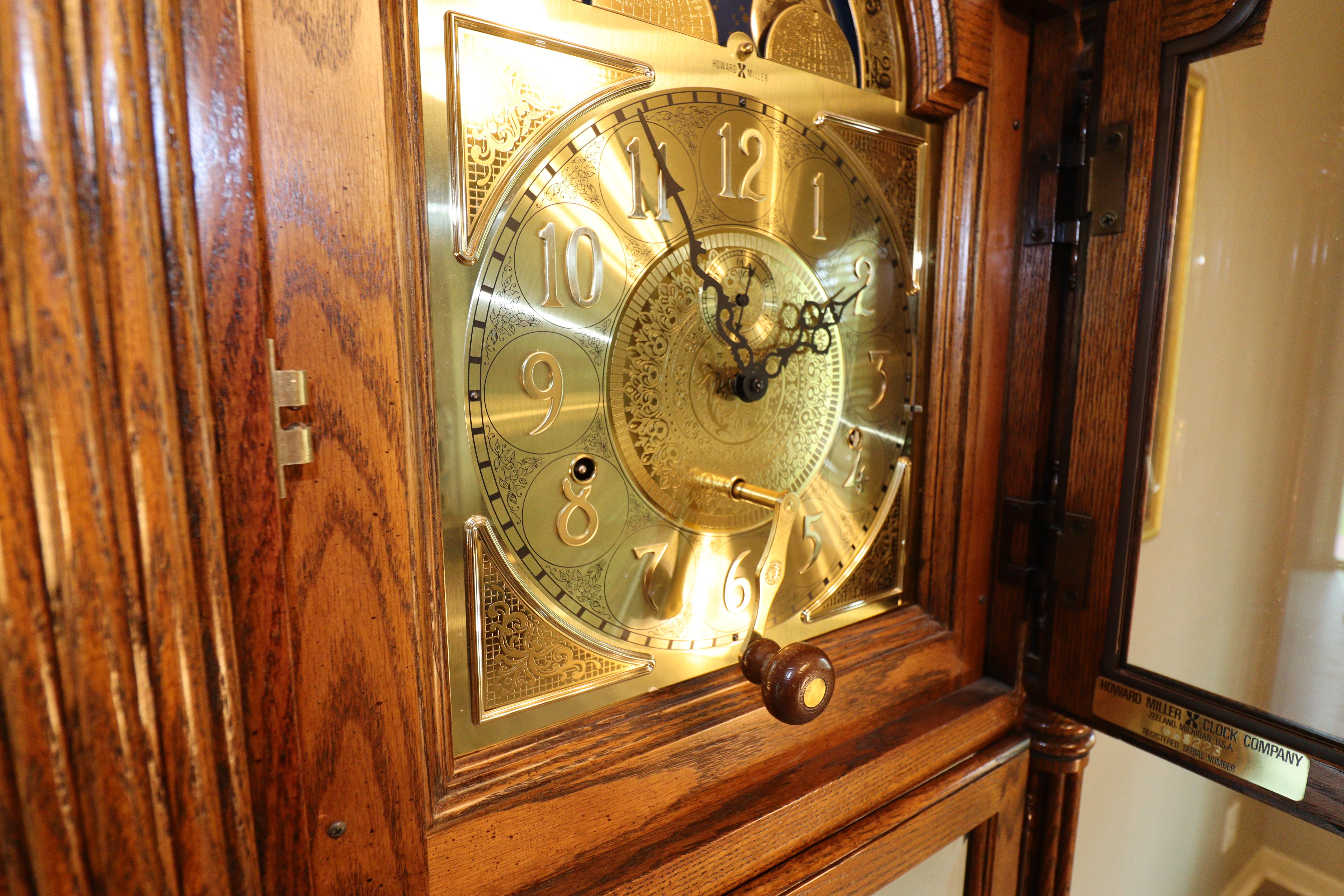 Reloj de pie Howard Miller 