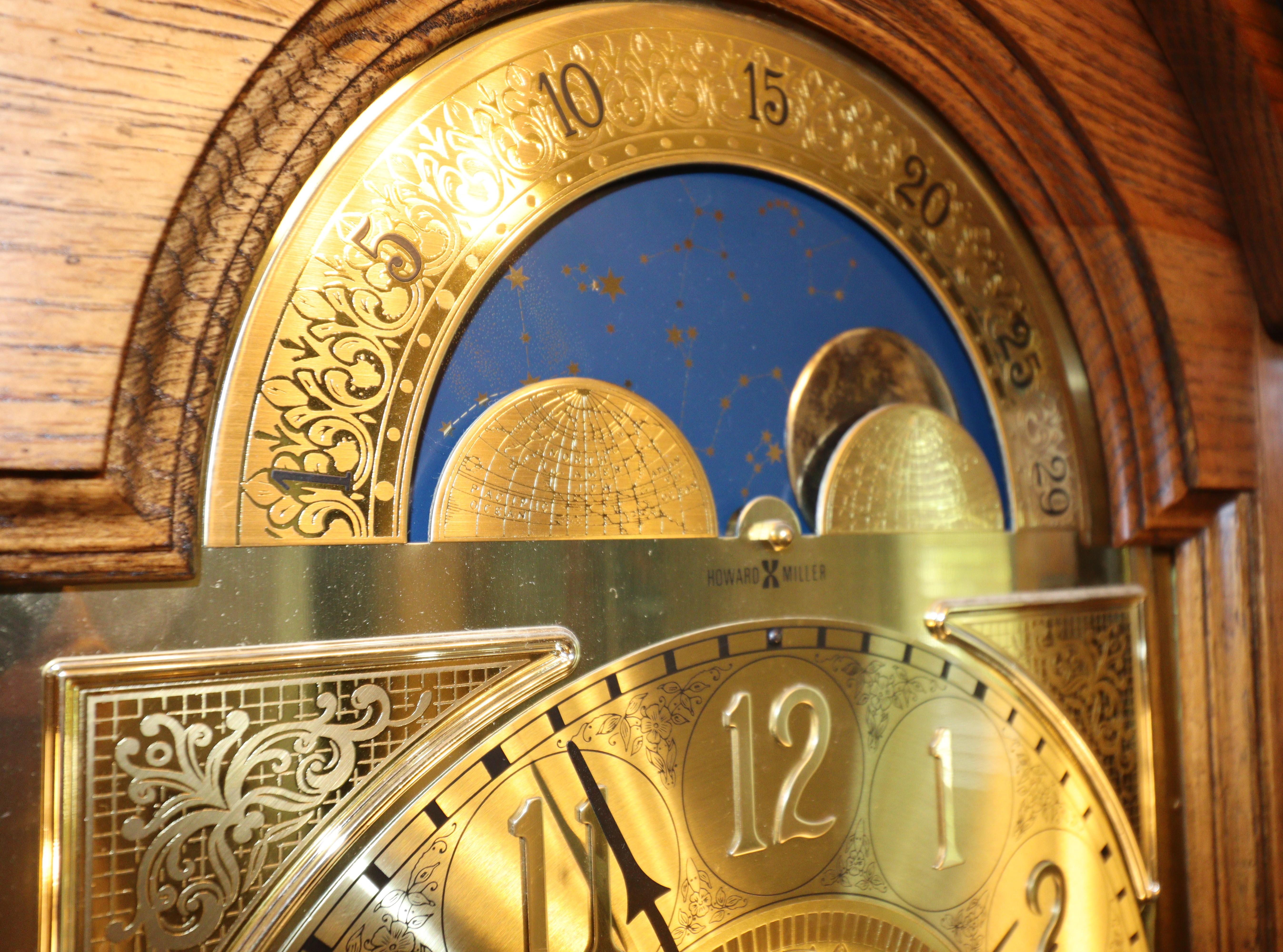 Reloj de pie Howard Miller 
