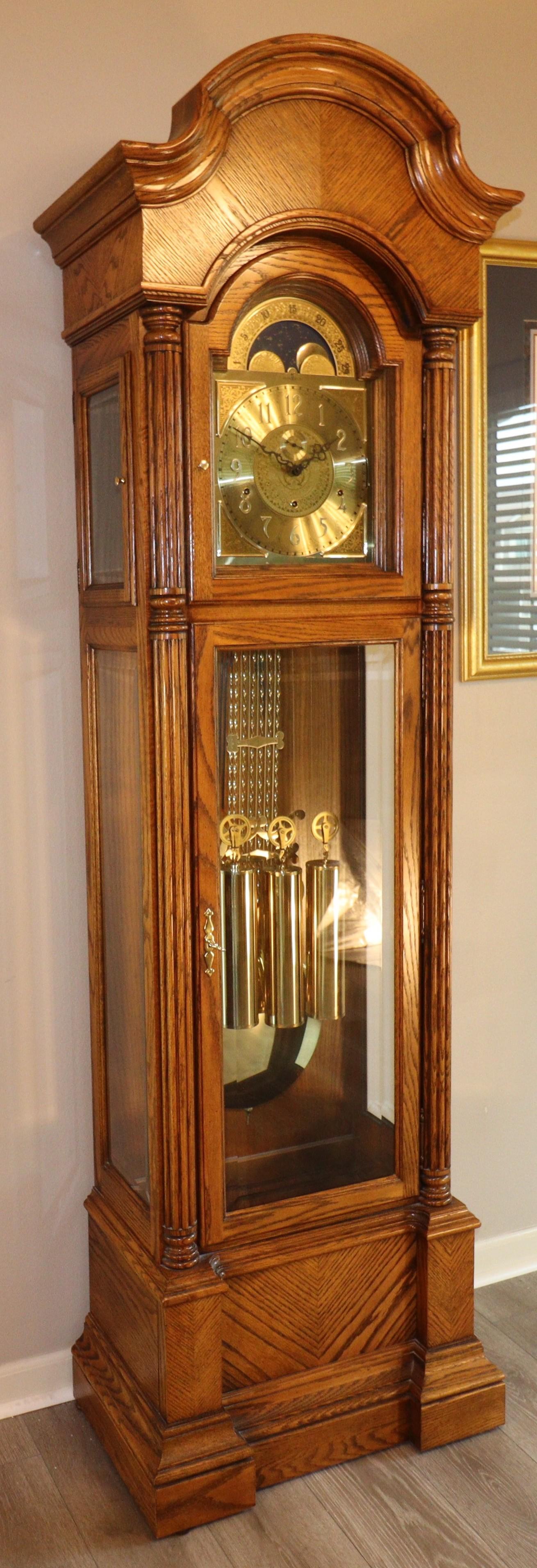 Reloj de pie Howard Miller 