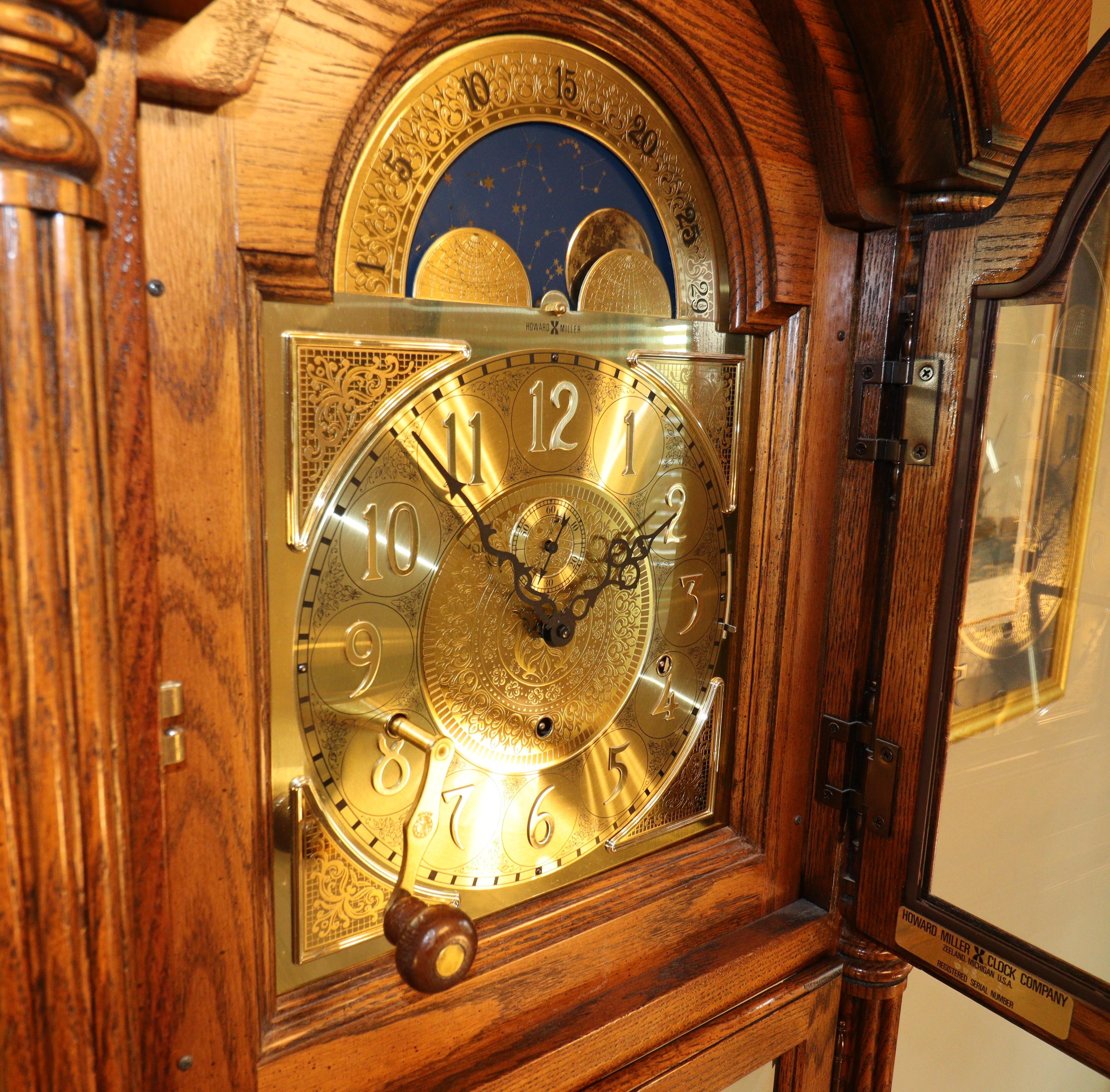 Reloj de pie Howard Miller 