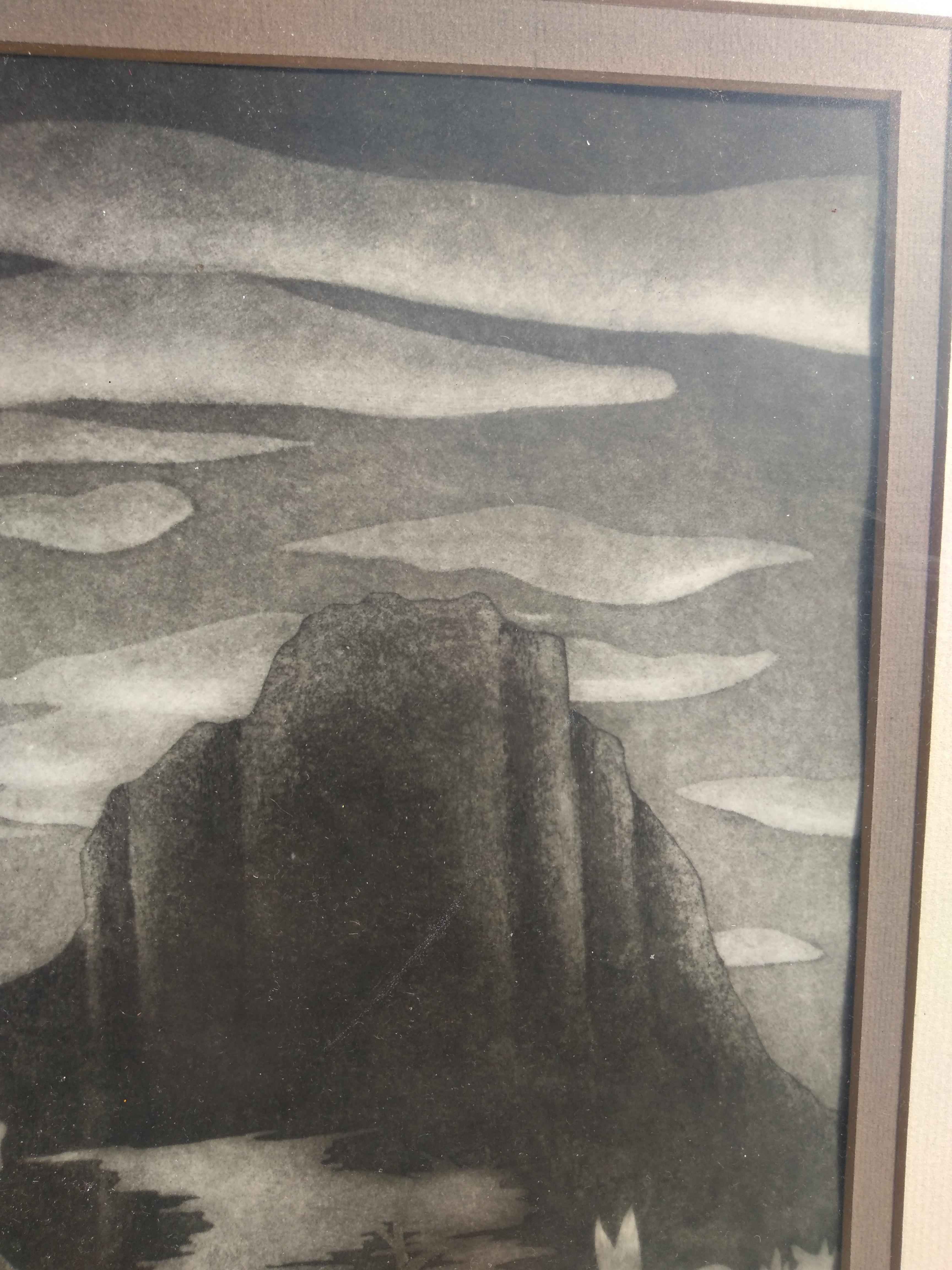 Questa è una litografia di Howard Purnell. È il n. 14 di una serie di 50 copie. Raffigura un sentiero attraverso la foresta con animali. Il pezzo viene fornito incorniciato.

Dimensioni del telaio
24 x 28