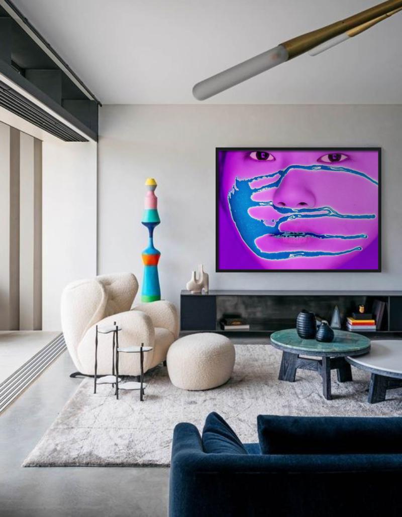 LLS #1054 - Nahaufnahmen-Porträt in Rosa und Blau, Kunstfotografie, 2018 (Zeitgenössisch), Photograph, von Howard Schatz