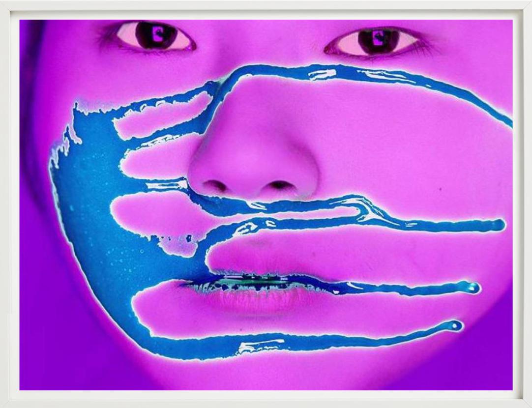 LLS #1054 - Nahaufnahmen-Porträt in Rosa und Blau, Kunstfotografie, 2018 im Angebot 1