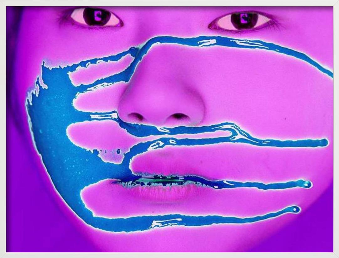 LLS #1054 - Nahaufnahmen-Porträt in Rosa und Blau, Kunstfotografie, 2018 im Angebot 3