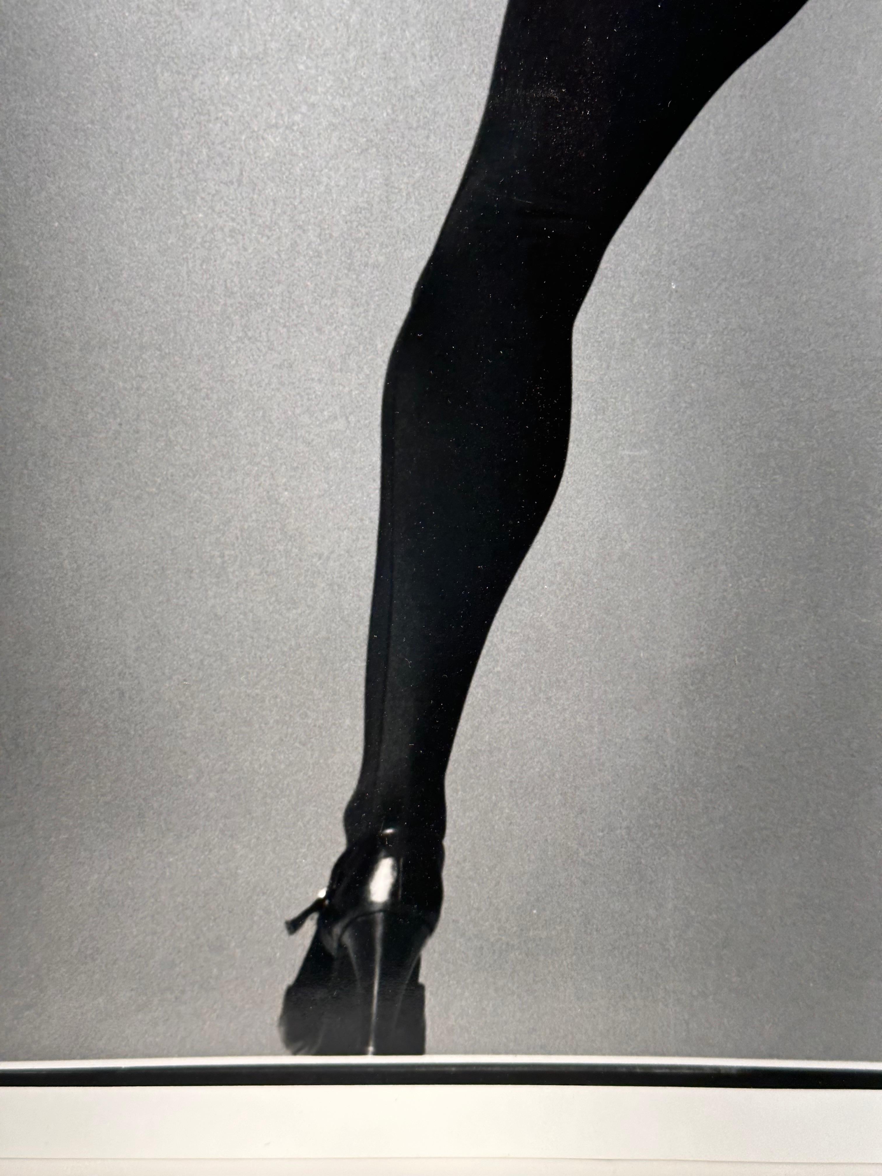  Pascale Faye n°1, photo de danseuse - Abstrait Photograph par Howard Schatz
