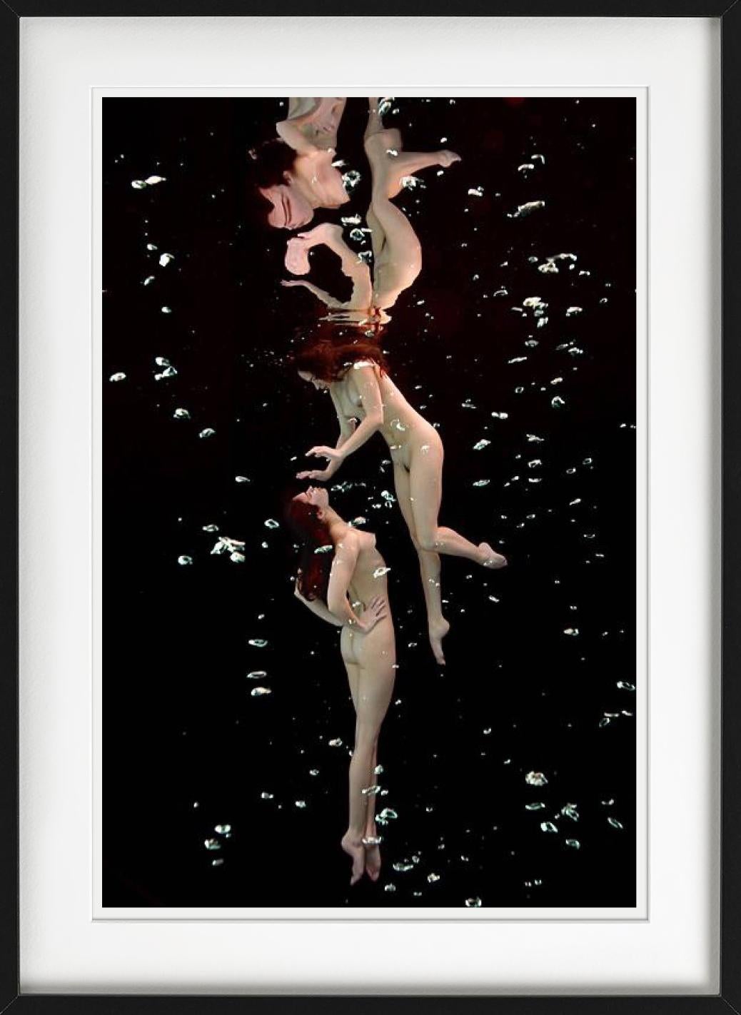 Estudio subacuático nº 2517 - Desnudo flotando bajo el agua, Fotografía artística, 2005 en venta 1
