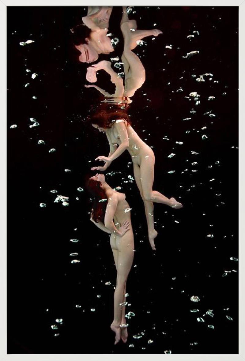 Estudio subacuático nº 2517 - Desnudo flotando bajo el agua, Fotografía artística, 2005 en venta 3