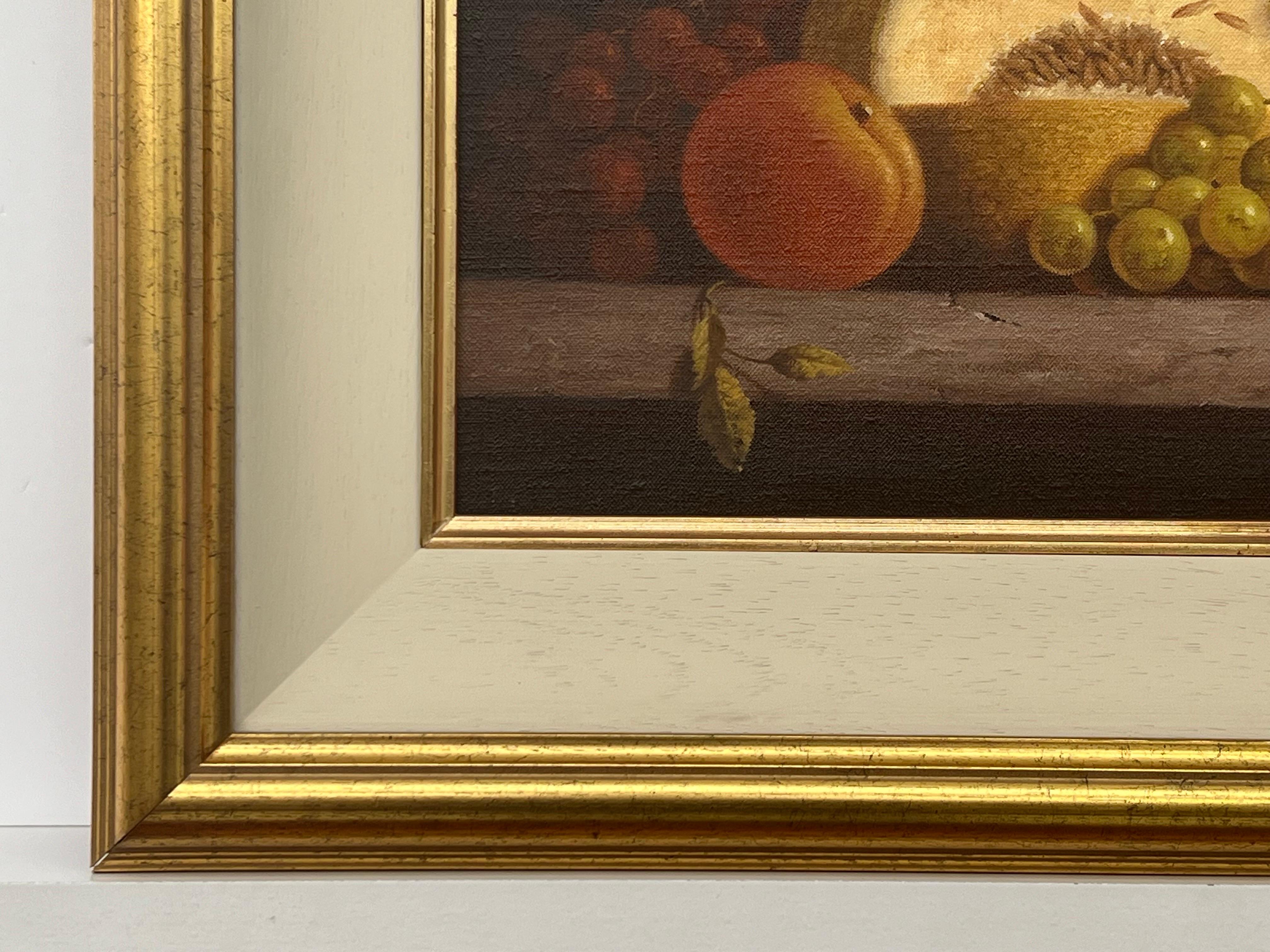 Nature morte d'intérieur traditionnelle, peinture à l'huile de fruits et de bougies par un artiste britannique en vente 4