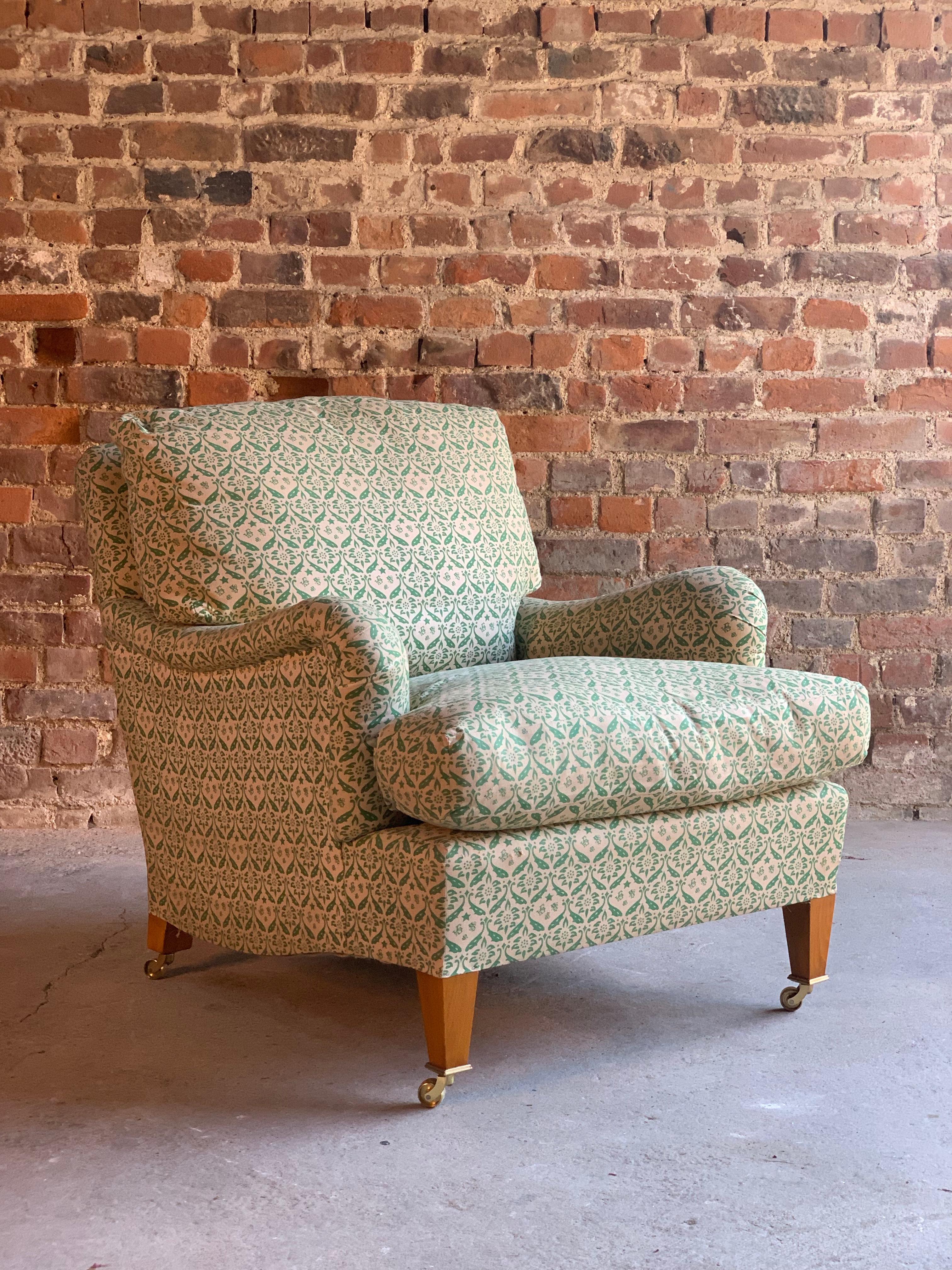 Howard & Sons Bridgewater armchair deep seated loose cushion chair 2009

Howard & Sons loose cushion back deep seated Bridgewater chair labelled to underside, H&S Serial Number 7507, with H& S lining, raised on light medium beech stained legs,