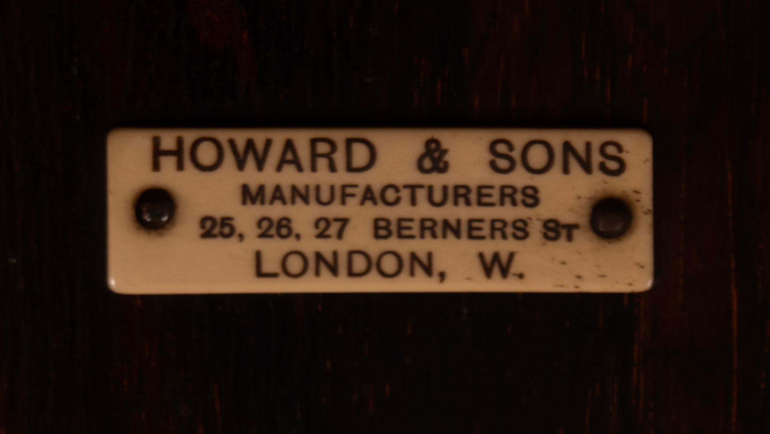 Howard & Sons Table de bibliothèque tournante en bois de rose en vente 3