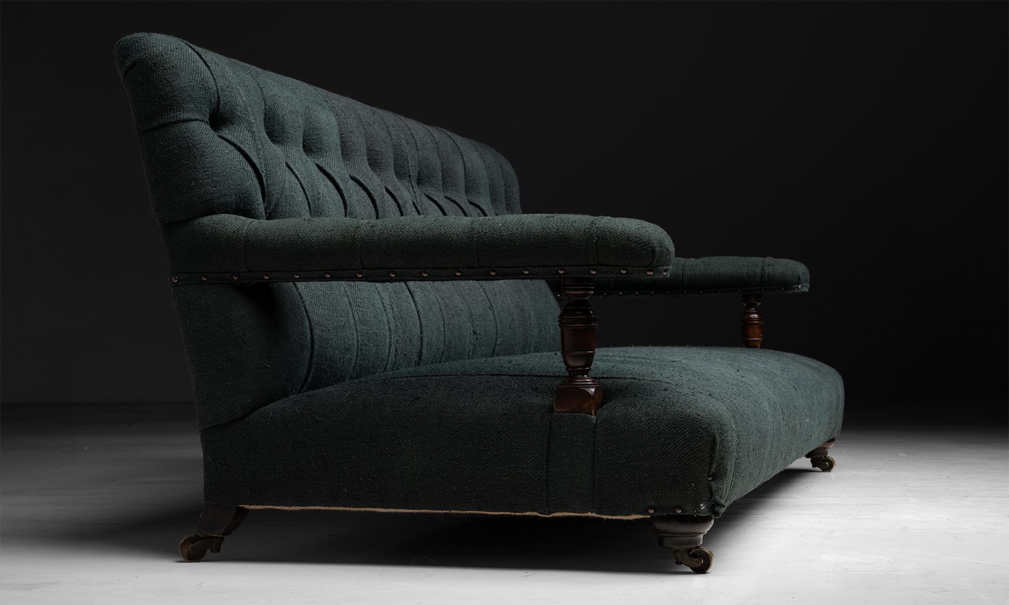 Howard & Sons Sofa, England circa 1880 In Good Condition For Sale In Culver City, CA